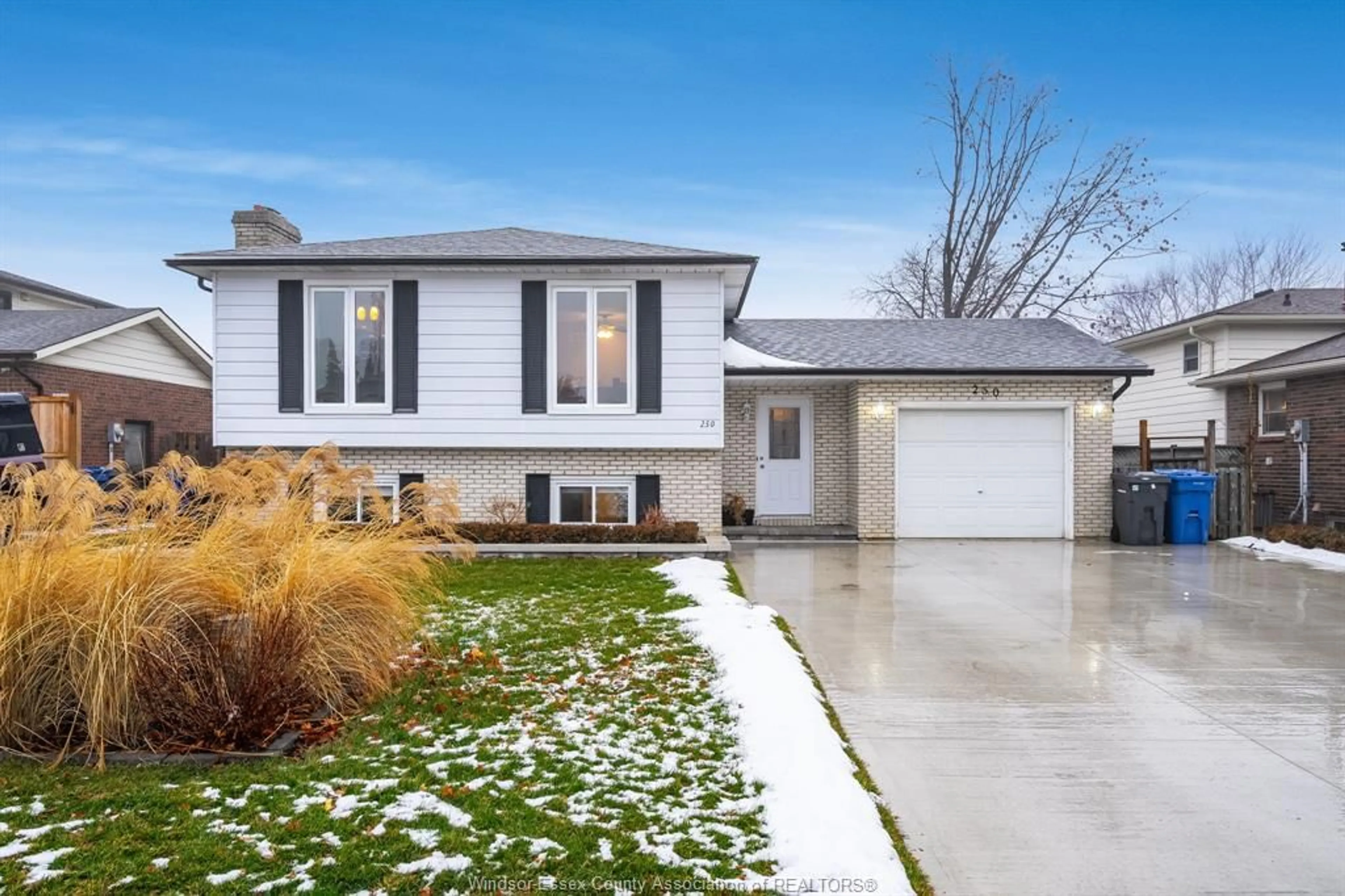 Home with vinyl exterior material, street for 250 Applewood Rd, Kingsville Ontario N9Y 3P3