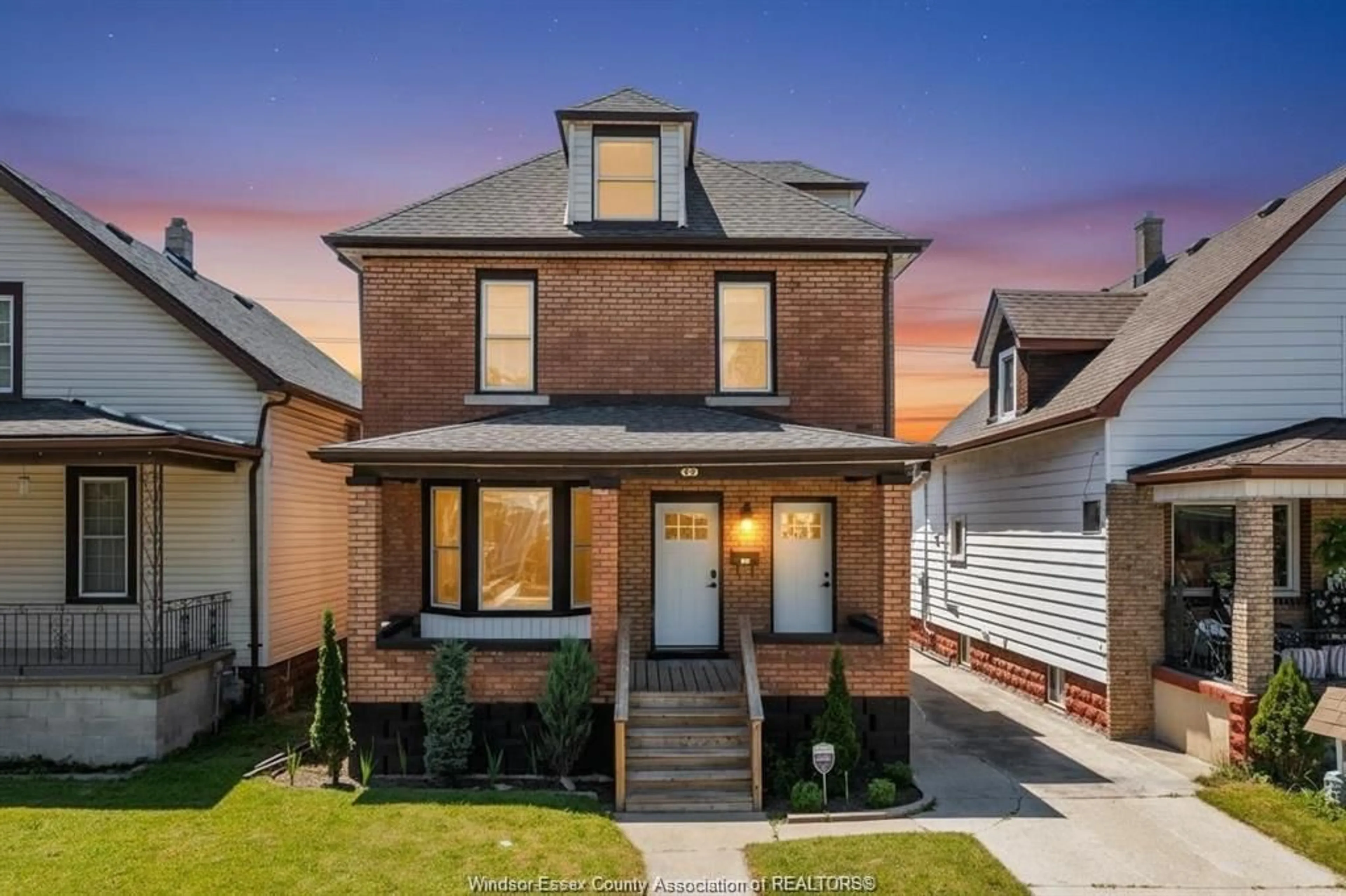 Home with brick exterior material, street for 919 PIERRE Ave, Windsor Ontario N9A 2K8