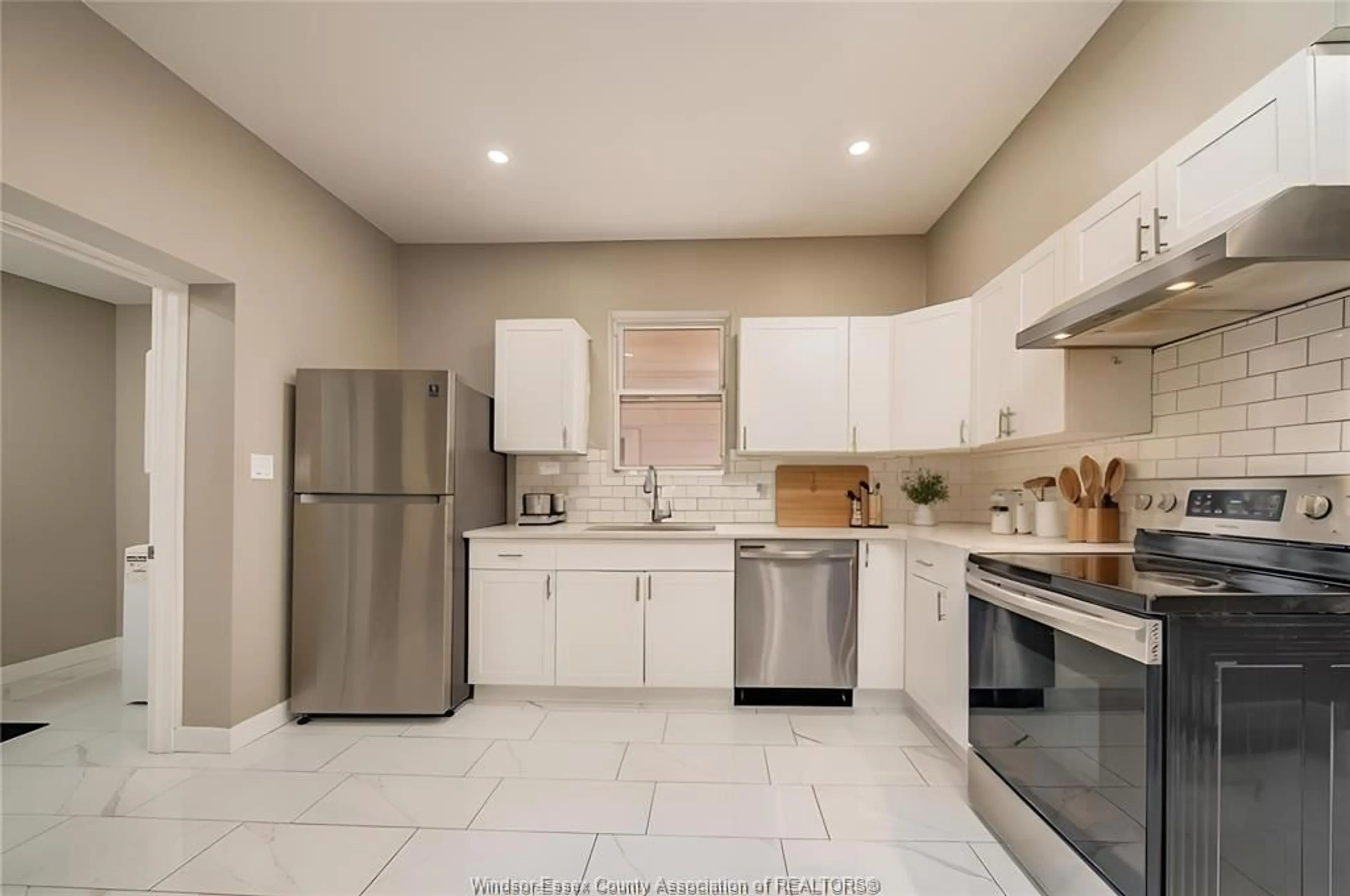 Unknown for 919 PIERRE Ave, Windsor Ontario N9A 2K8