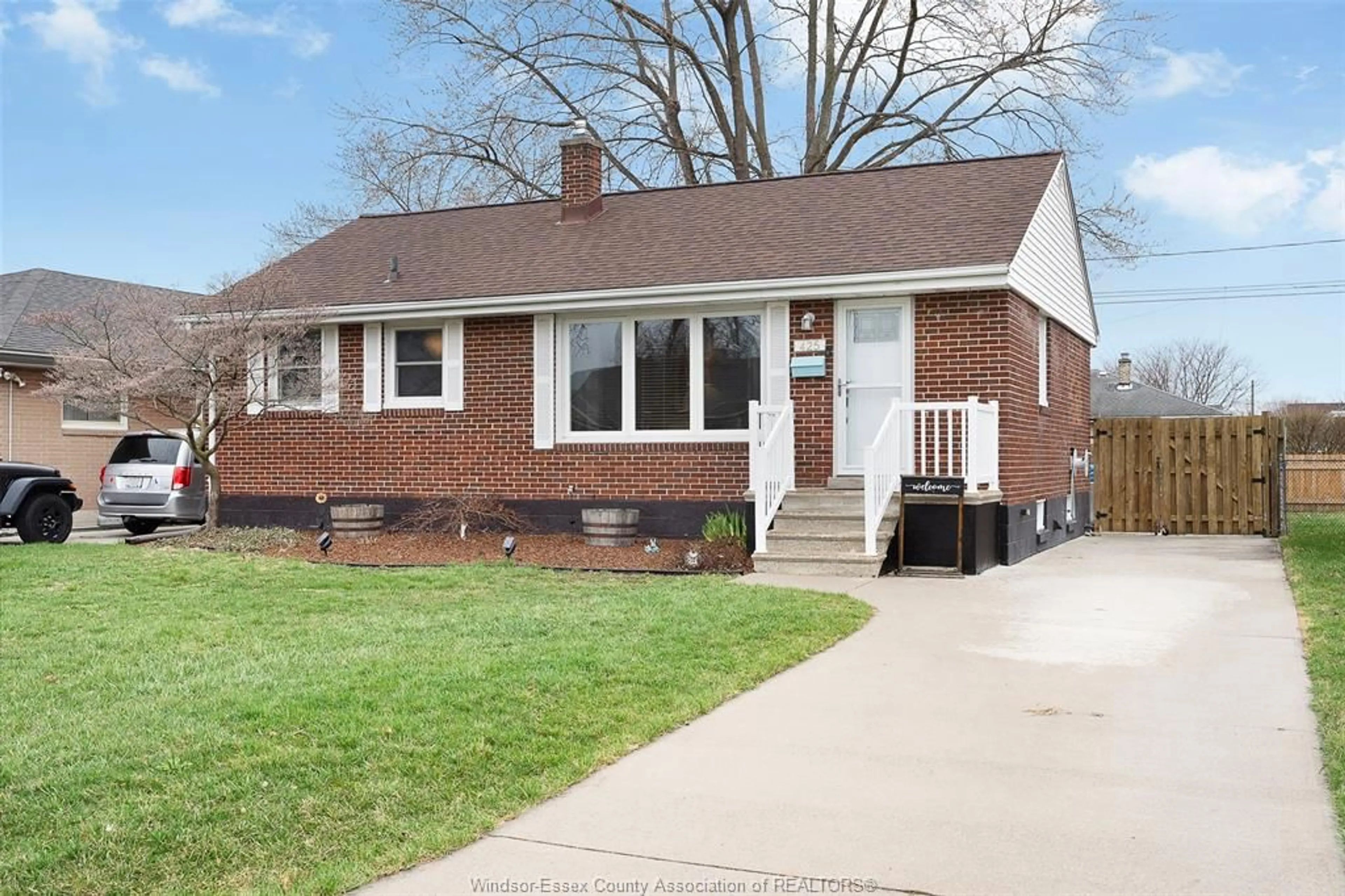 Home with brick exterior material, street for 425 ST. JOHN, Windsor Ontario N8S 3T8