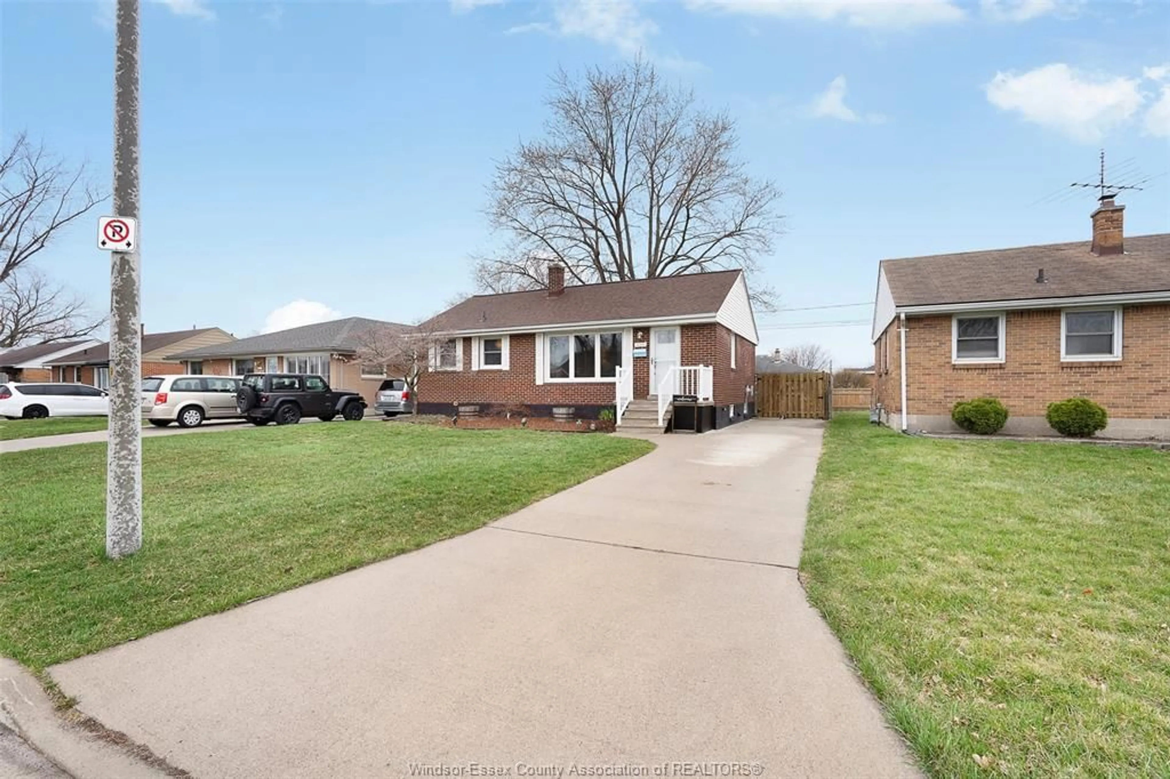 Home with brick exterior material, street for 425 ST. JOHN, Windsor Ontario N8S 3T8