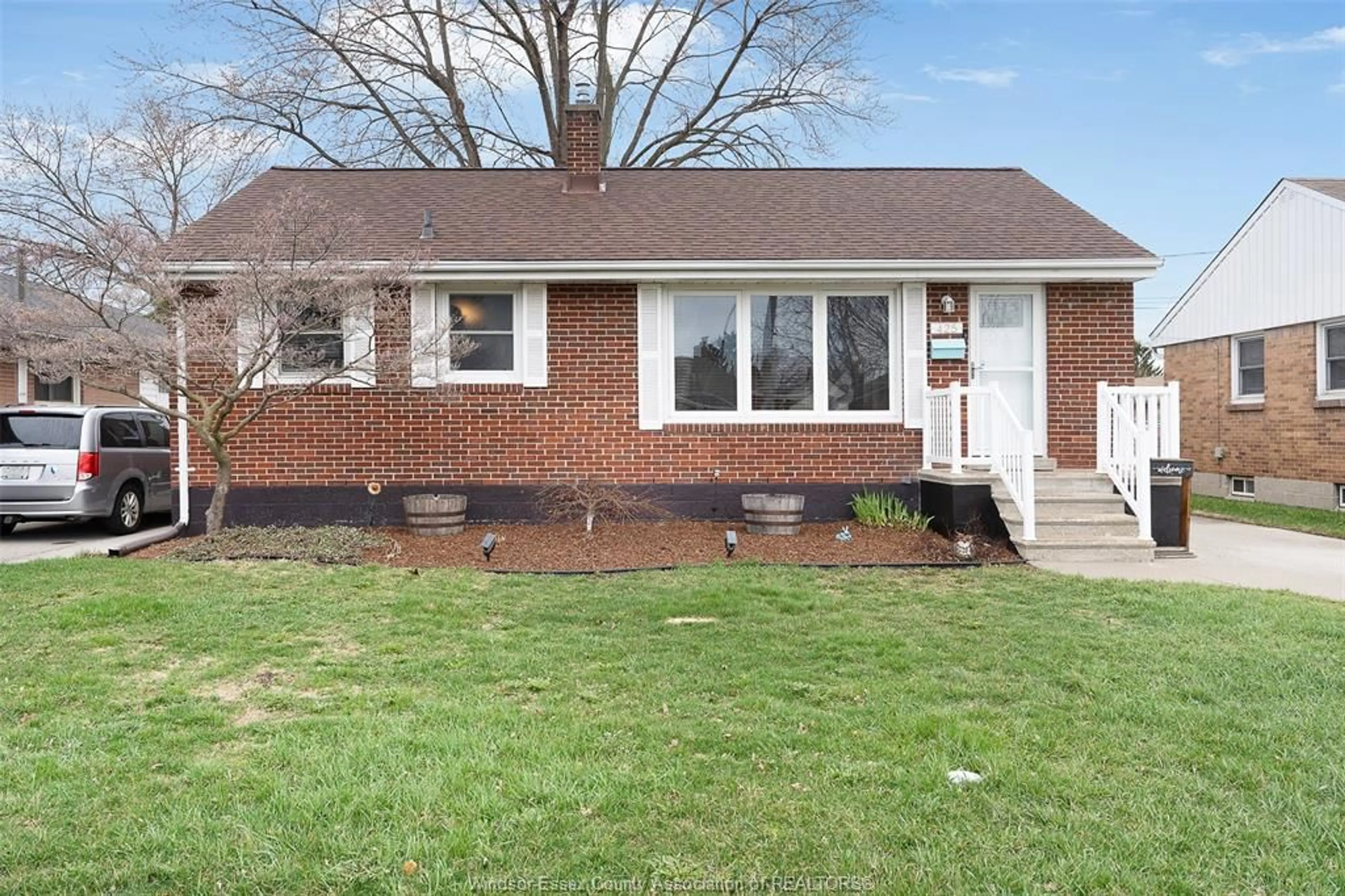 Home with brick exterior material, street for 425 ST. JOHN, Windsor Ontario N8S 3T8