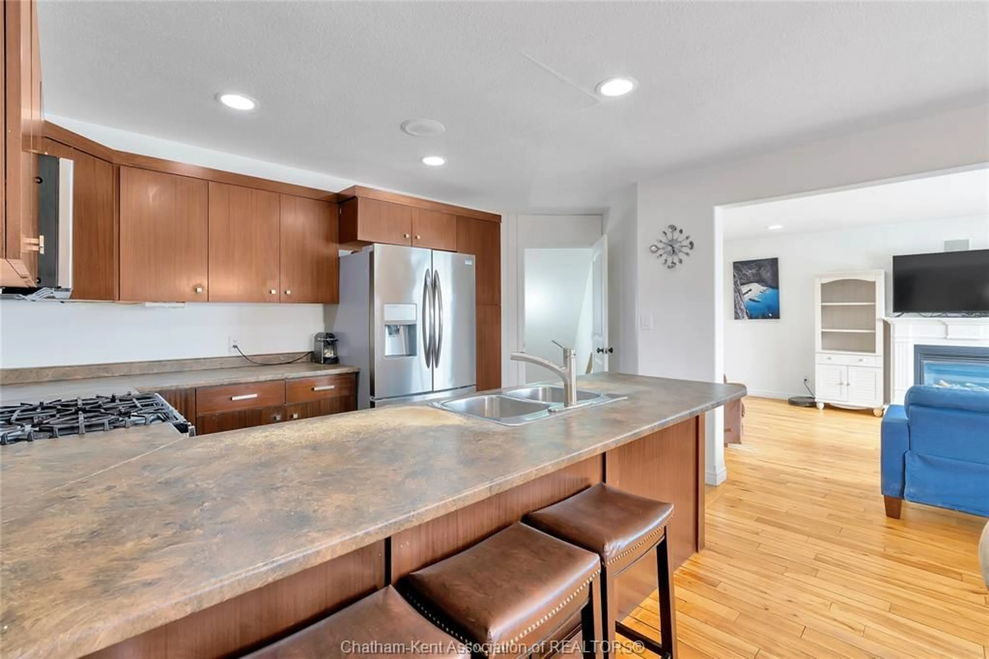 Open concept kitchen, unknown for 208 HUDSON Dr, Chatham Ontario N7L 0A4