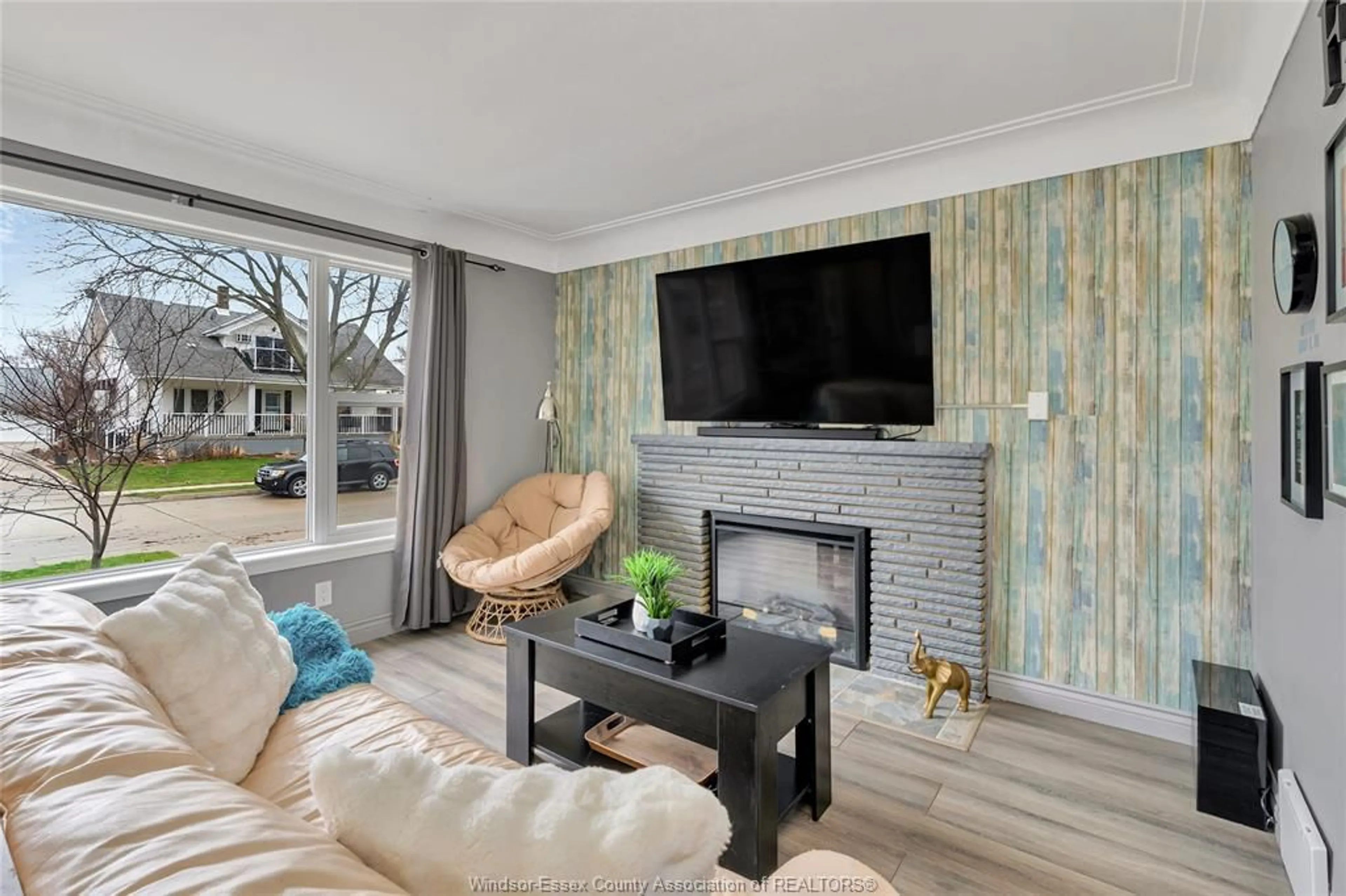 Living room with furniture, wood/laminate floor for 250 ISABELLE, Windsor Ontario N8S 3A6