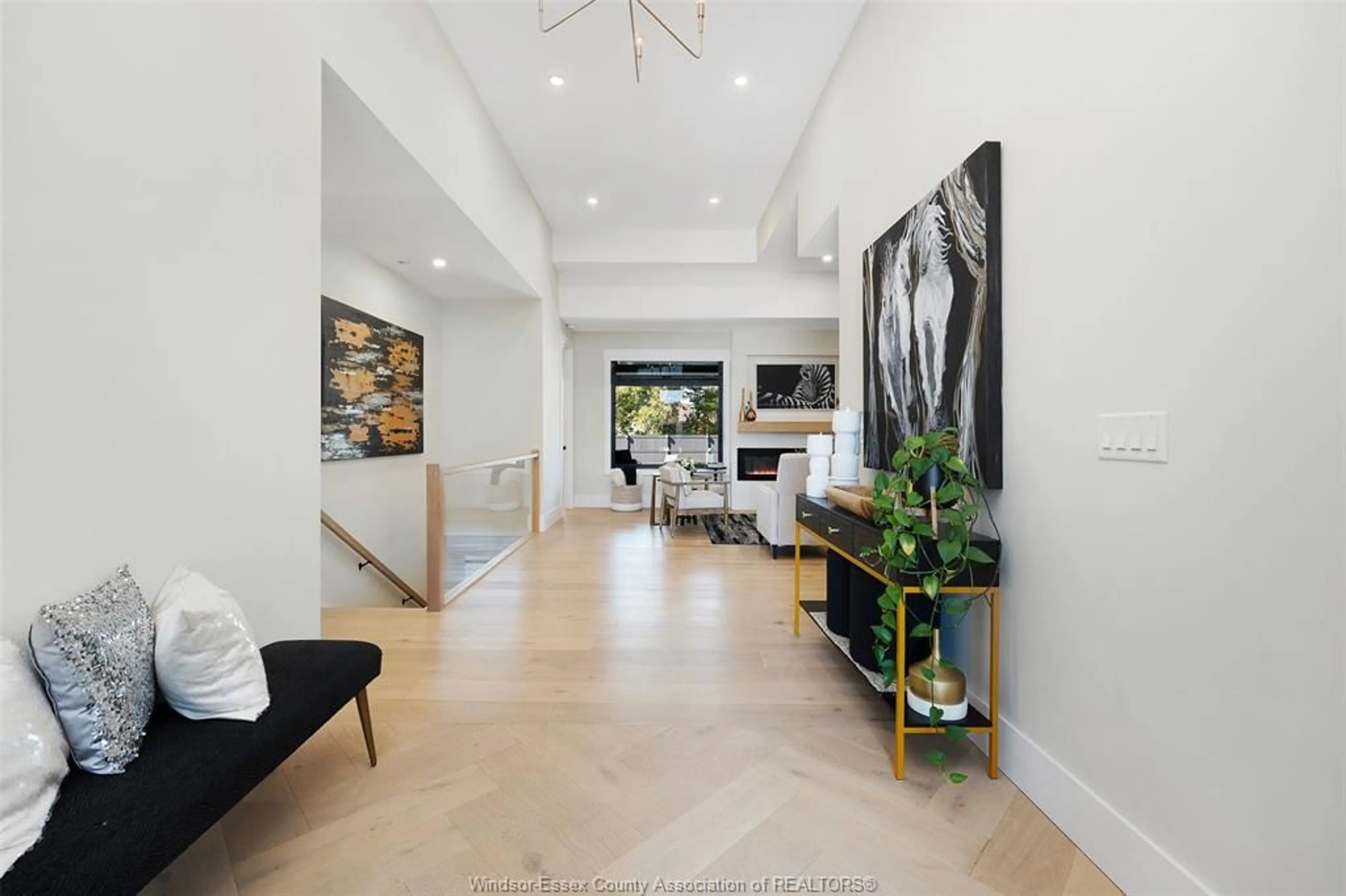 Indoor entryway for 172 GRANDVIEW Ave, Kingsville Ontario N9Y 0C8