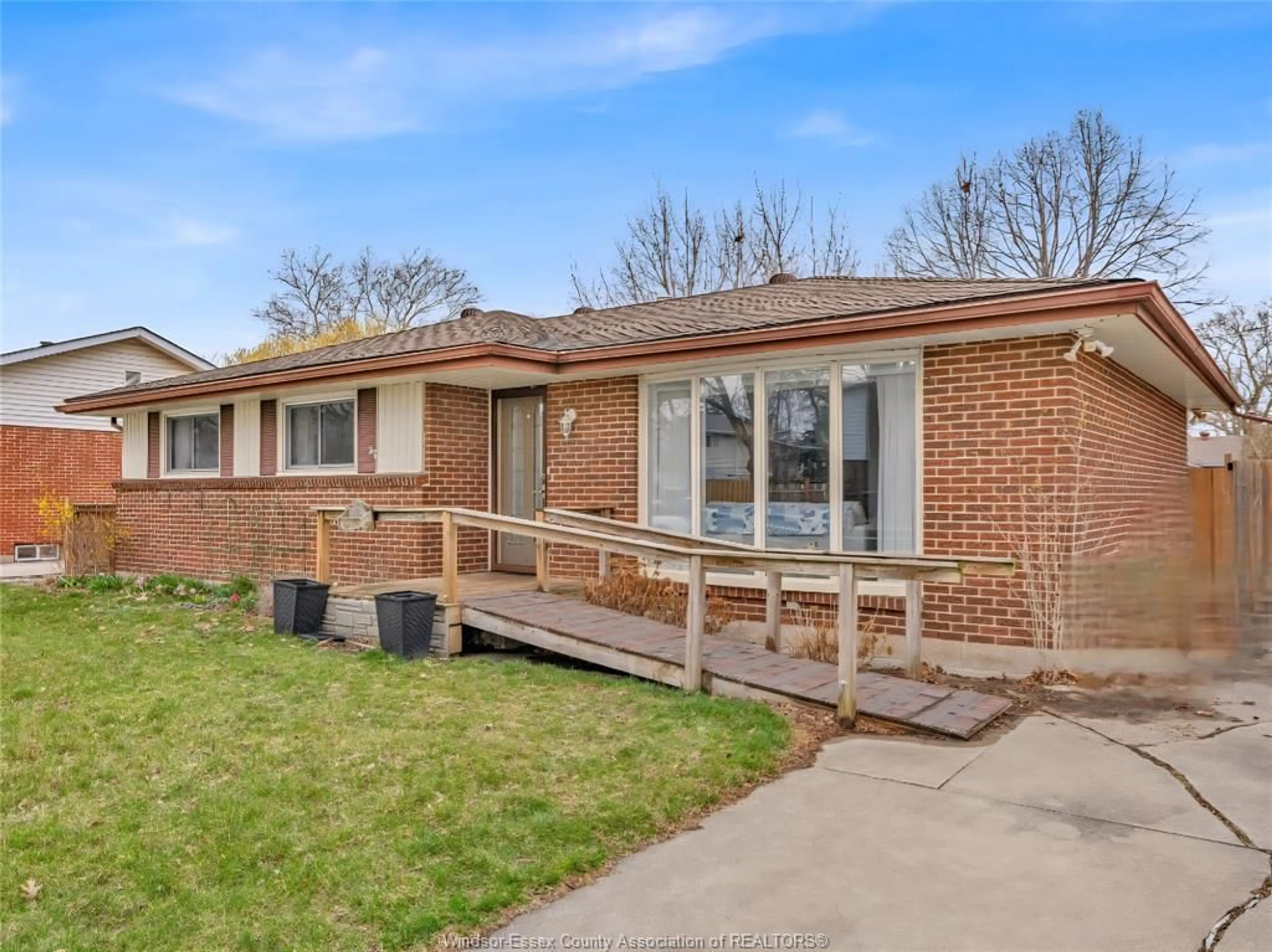 Home with brick exterior material, street for 2848 GLENWOOD Ave, Windsor Ontario N9E 2X8