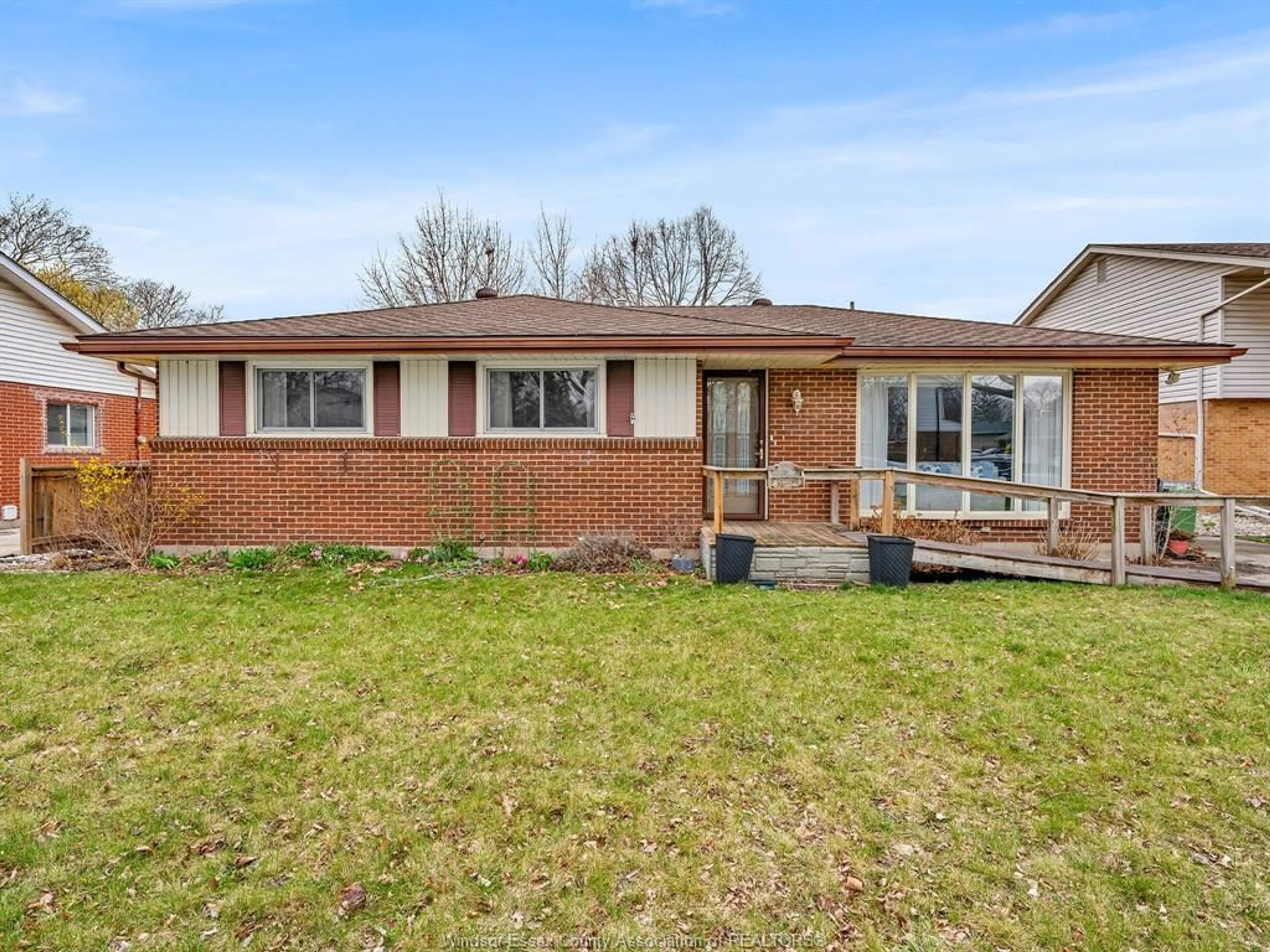 Home with brick exterior material, street for 2848 GLENWOOD Ave, Windsor Ontario N9E 2X8