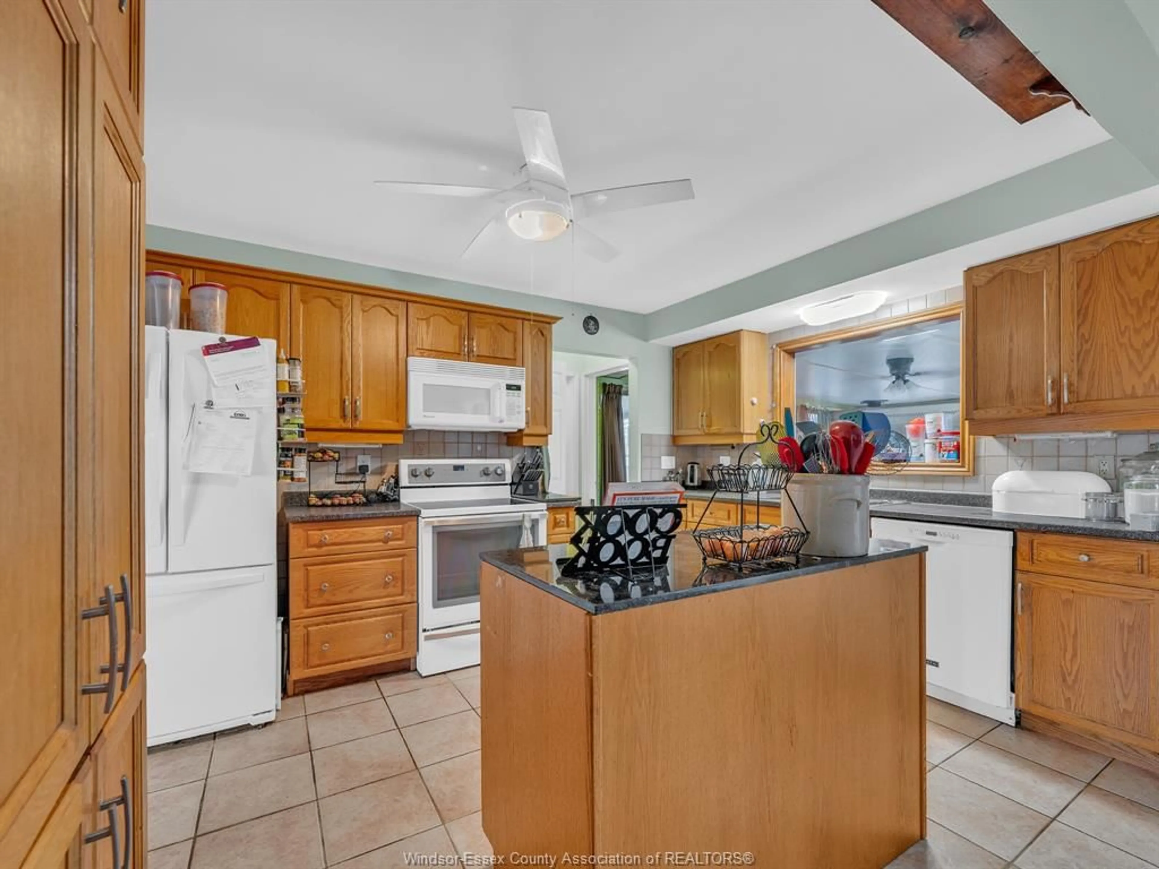 Open concept kitchen, ceramic/tile floor for 2848 GLENWOOD Ave, Windsor Ontario N9E 2X8