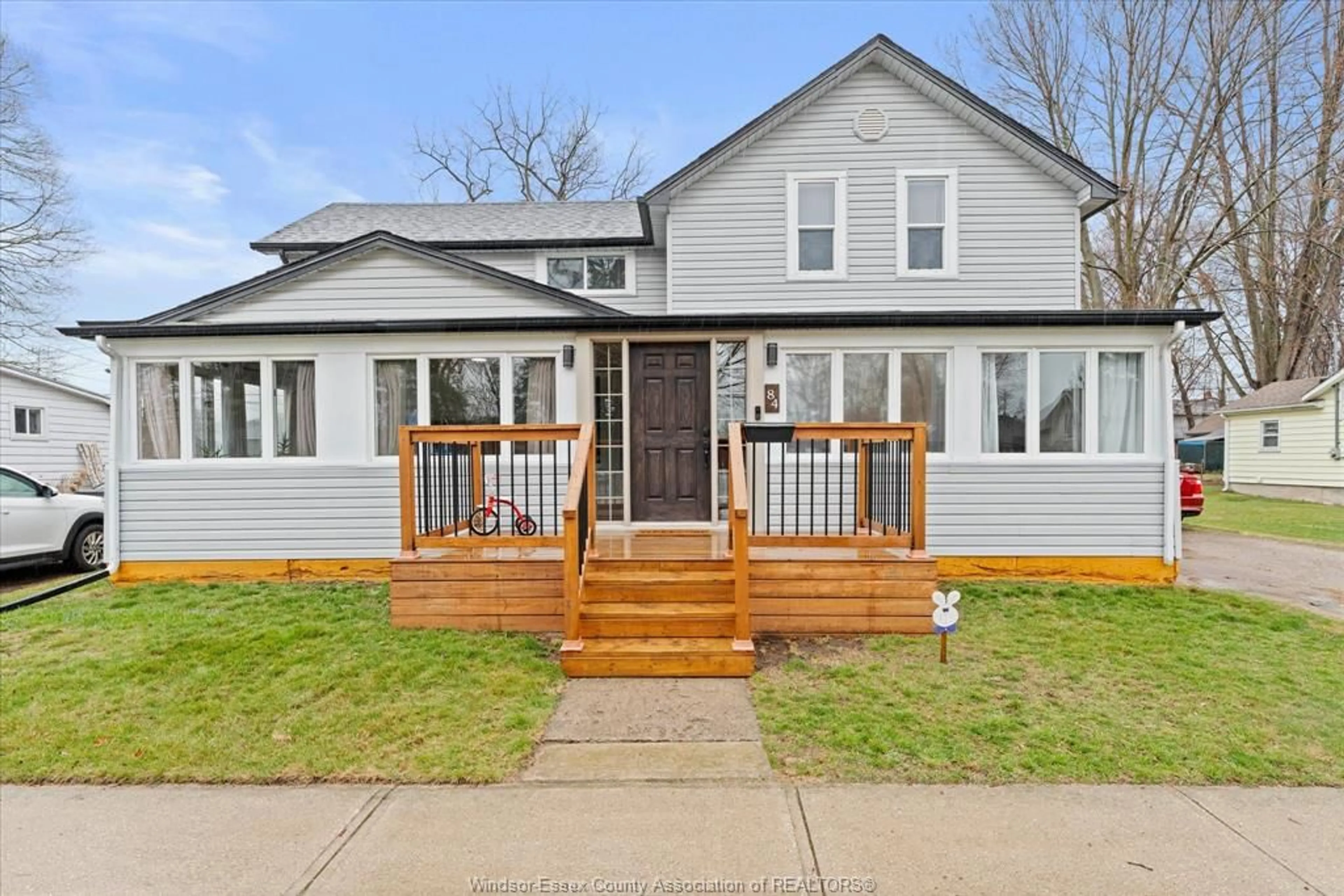 Home with vinyl exterior material, street for 84 MILL, Kingsville Ontario N9Y 1W2