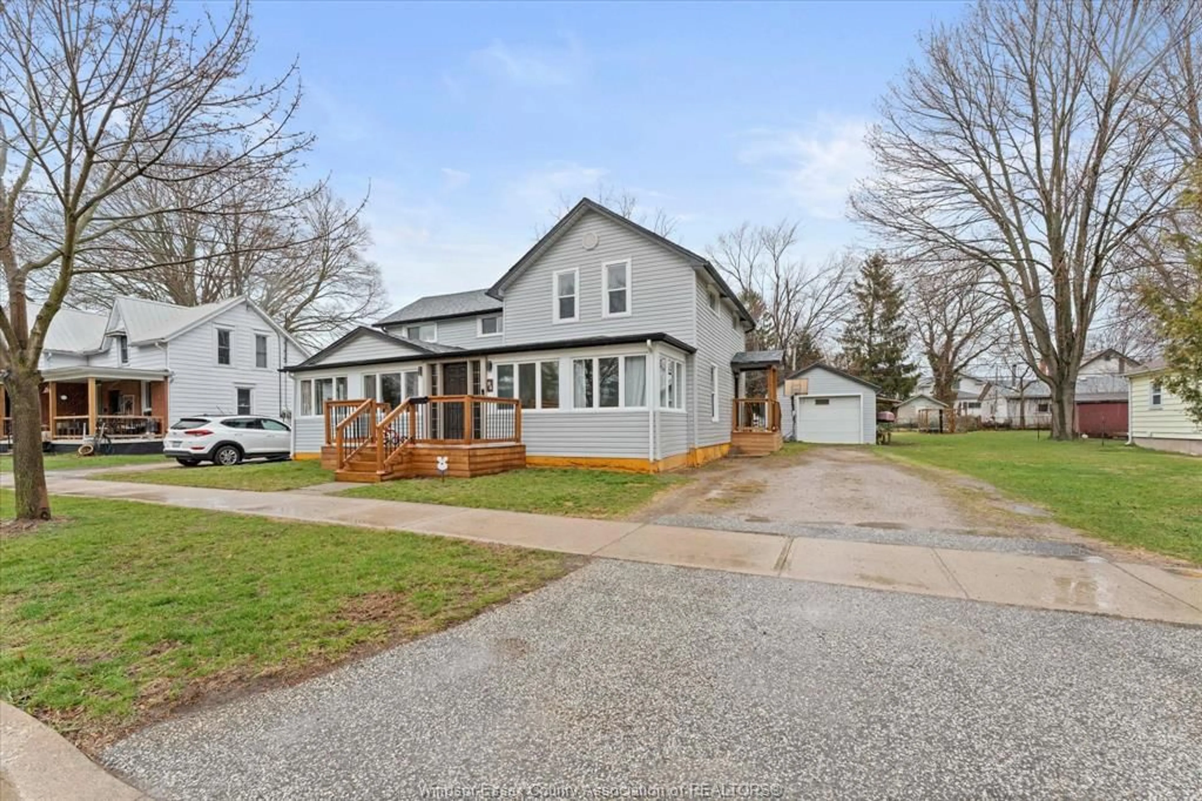 A pic from outside/outdoor area/front of a property/back of a property/a pic from drone, street for 84 MILL, Kingsville Ontario N9Y 1W2