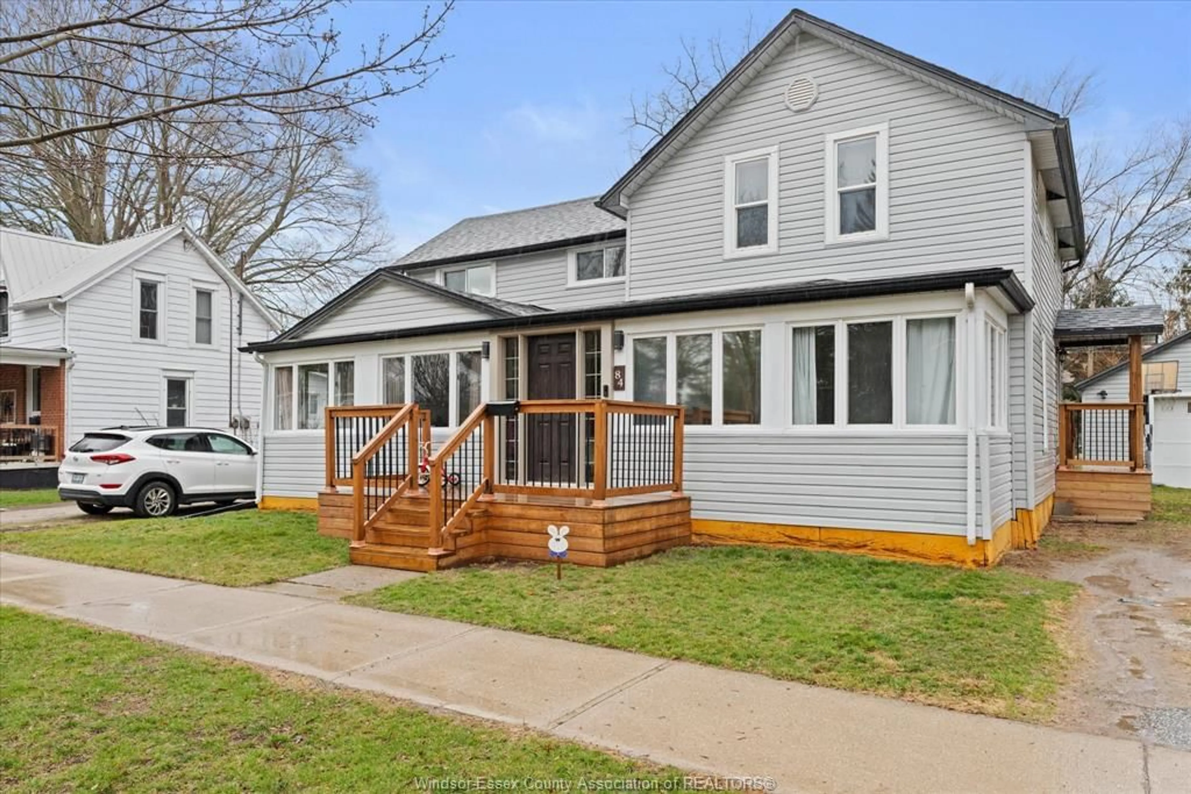 Home with vinyl exterior material, street for 84 MILL, Kingsville Ontario N9Y 1W2