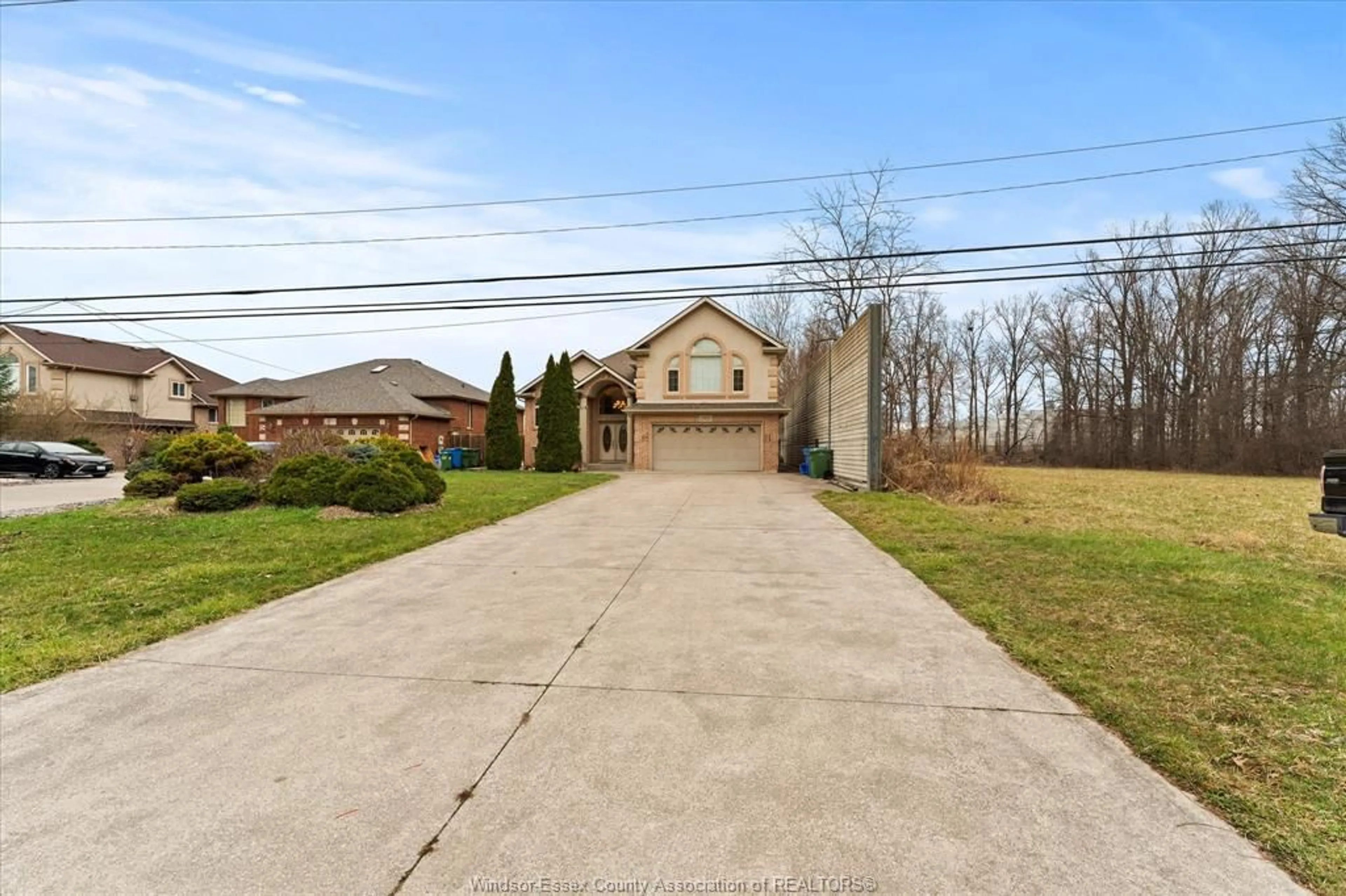 A pic from outside/outdoor area/front of a property/back of a property/a pic from drone, street for 760 NORTHWOOD St, Windsor Ontario N9E 1A1