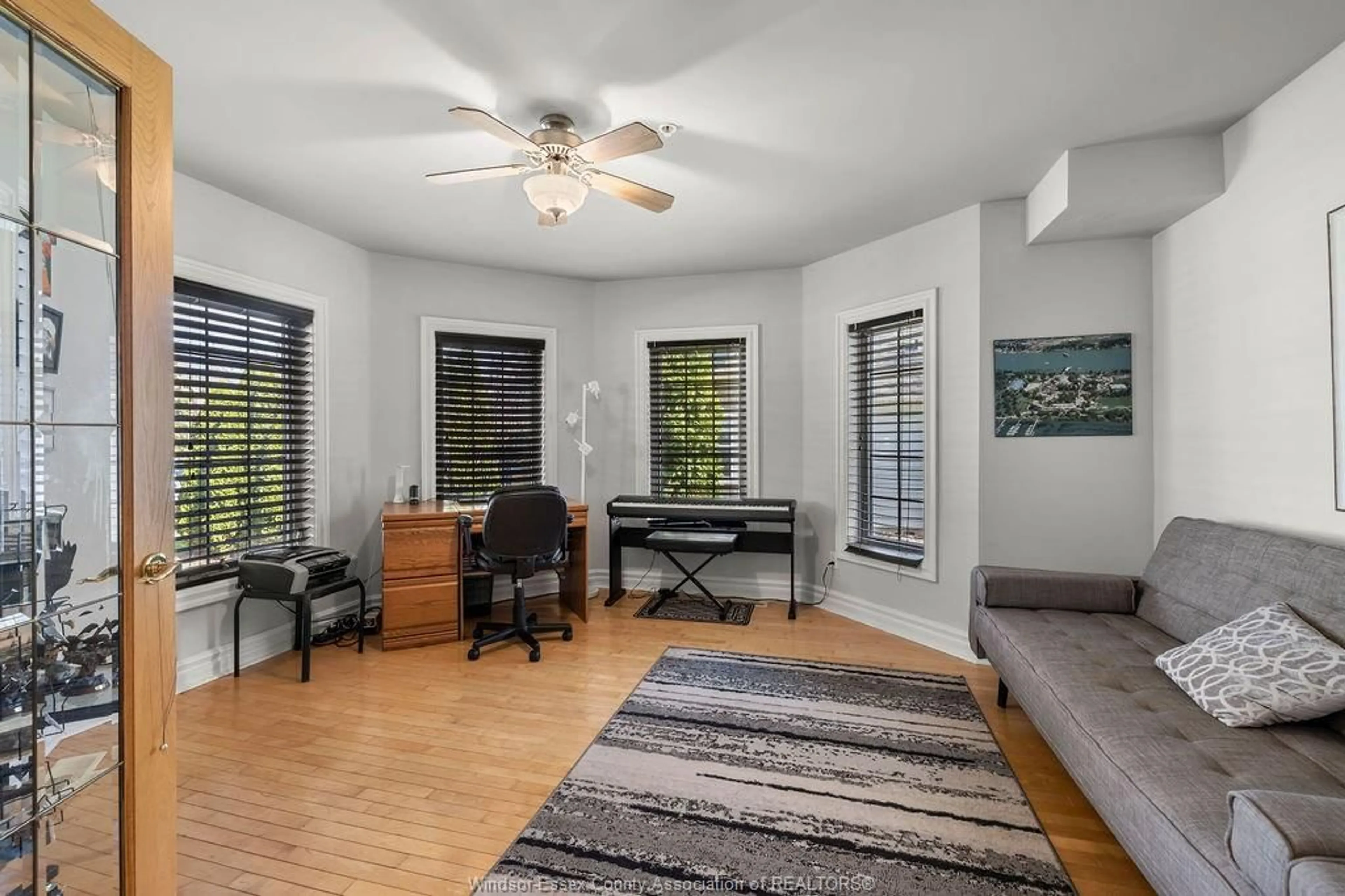 Living room with furniture, unknown for 565 GOLD COAST, Amherstburg Ontario N8N 1M2