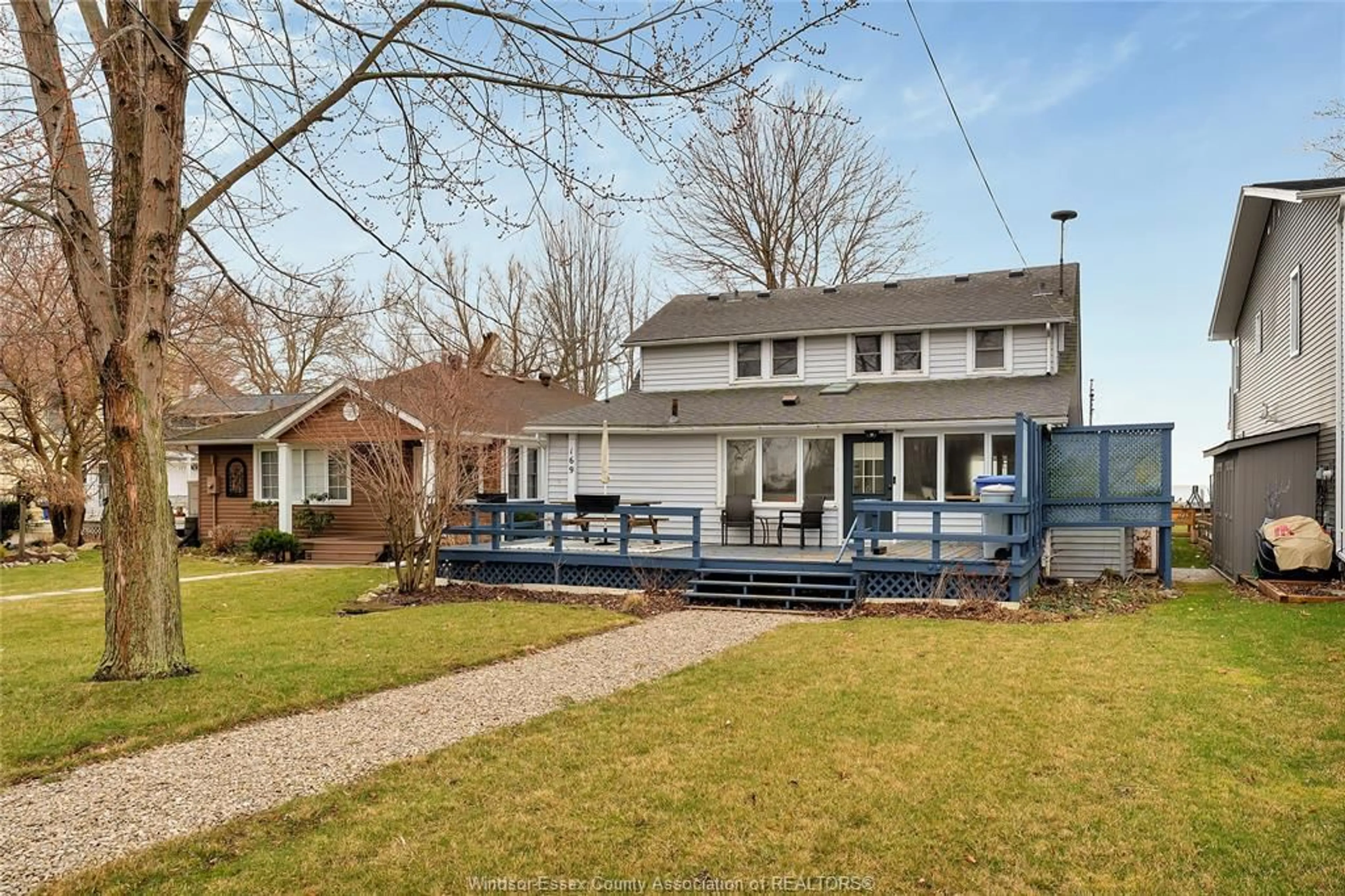 A pic from outside/outdoor area/front of a property/back of a property/a pic from drone, street for 169 LAKESIDE Dr, Amherstburg Ontario N0R 1G0