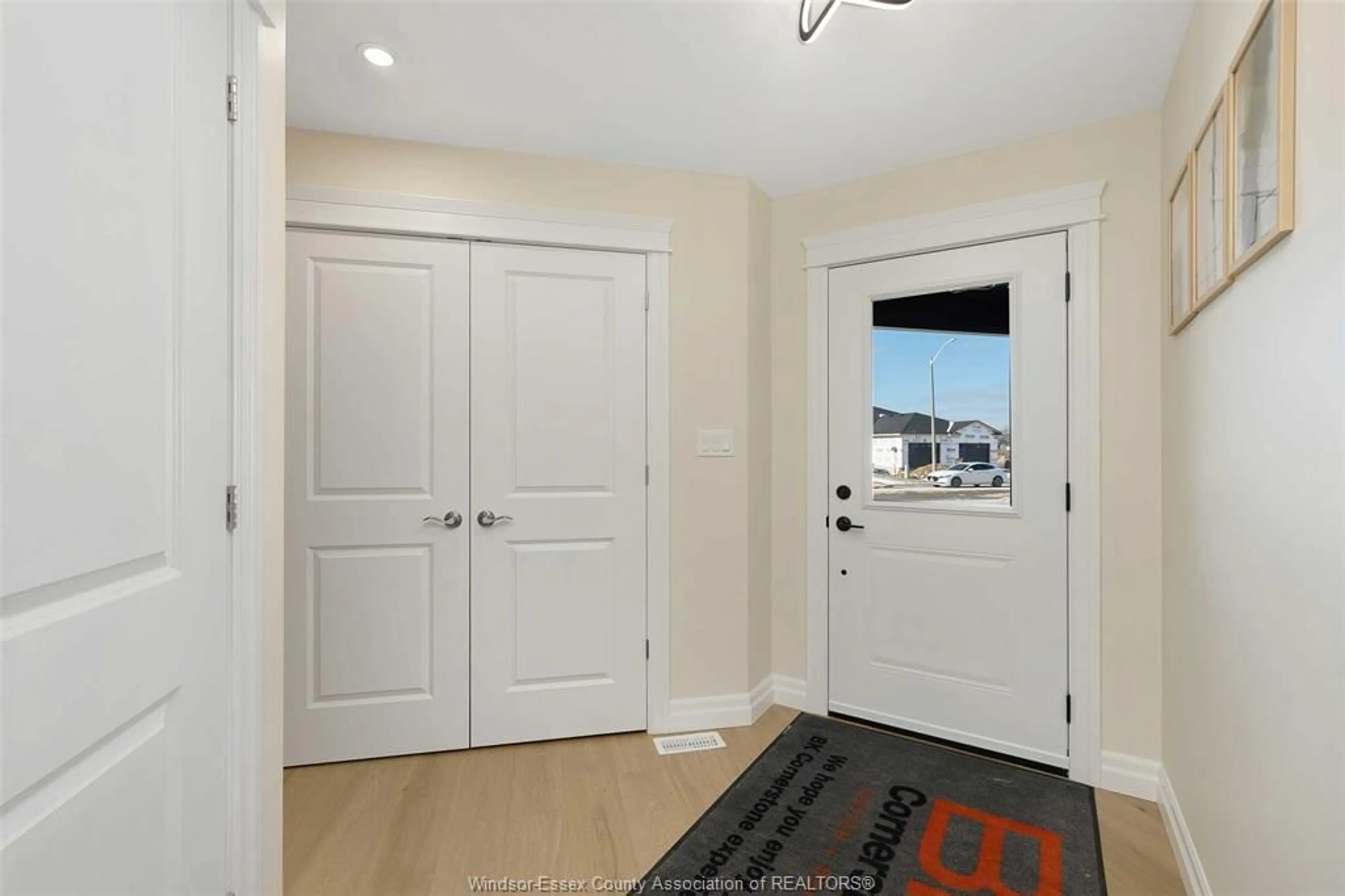 Indoor entryway for 64 JEWEL St, Harrow Ontario N0R 1G0