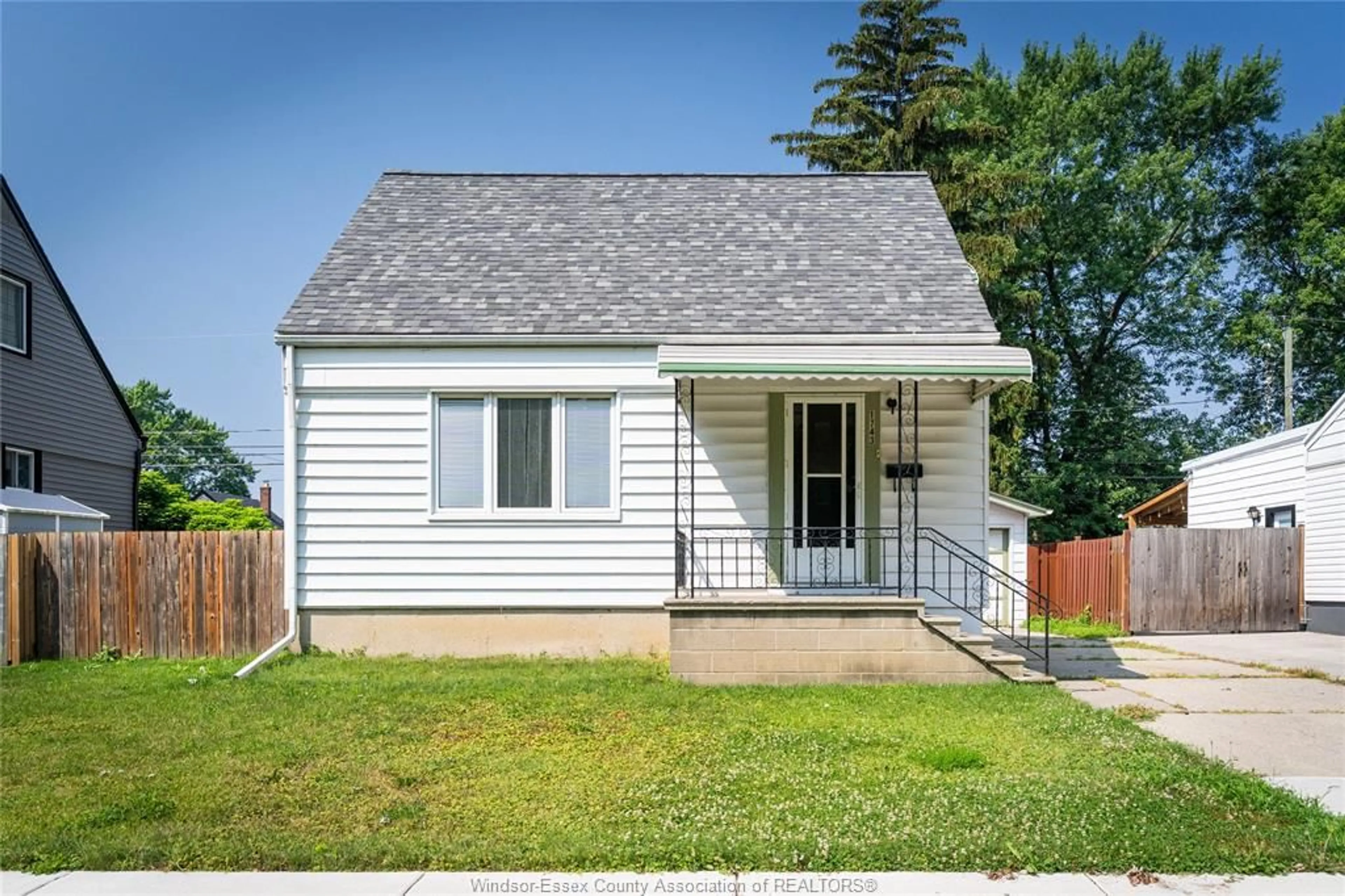 Home with vinyl exterior material, street for 1743 FRANCOIS, Windsor Ontario N8Y 4M1