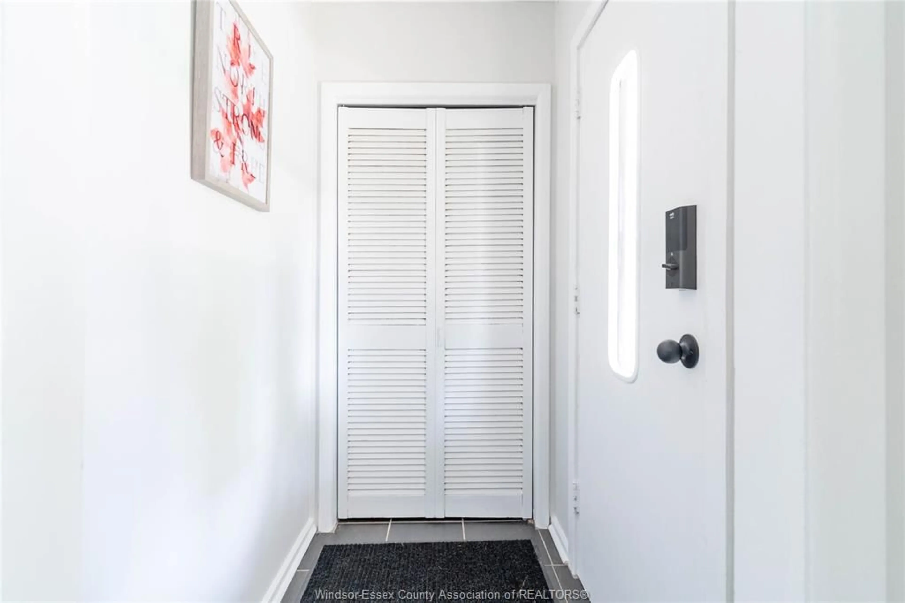 Indoor entryway for 1743 FRANCOIS, Windsor Ontario N8Y 4M1