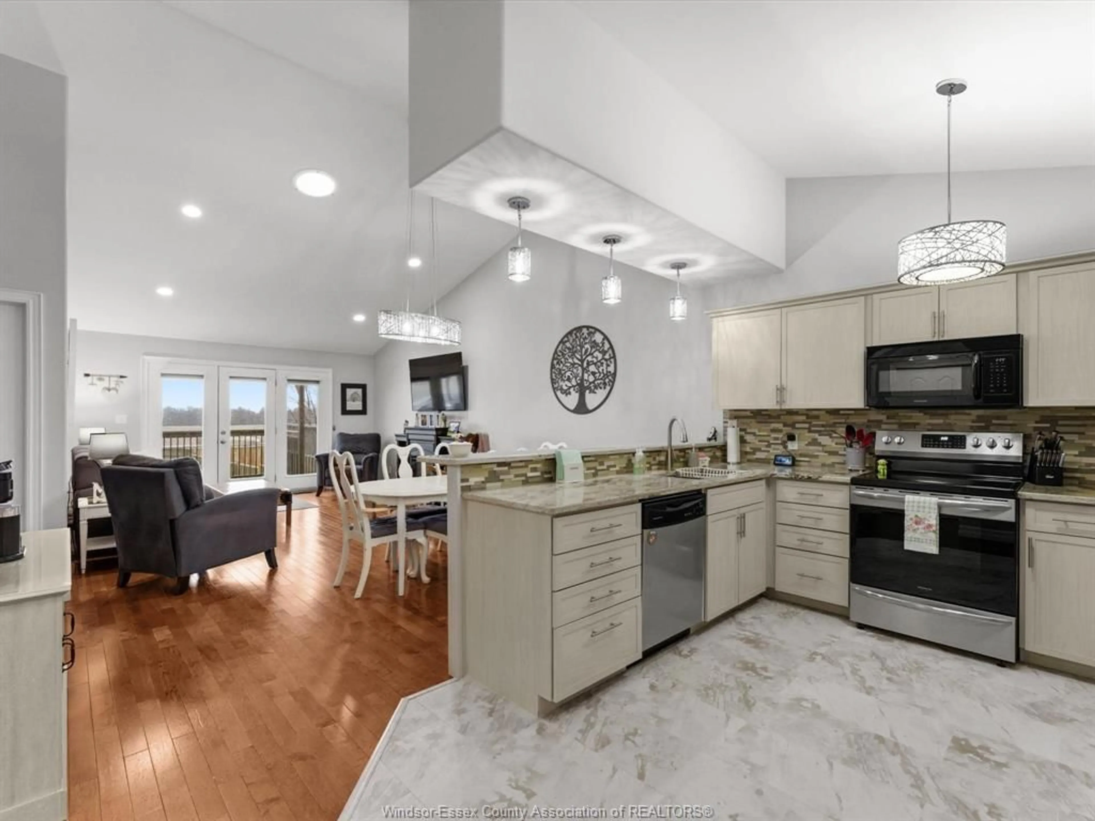 Open concept kitchen, ceramic/tile floor for 150 ANTONIO Crt, Leamington Ontario N8H 5P5