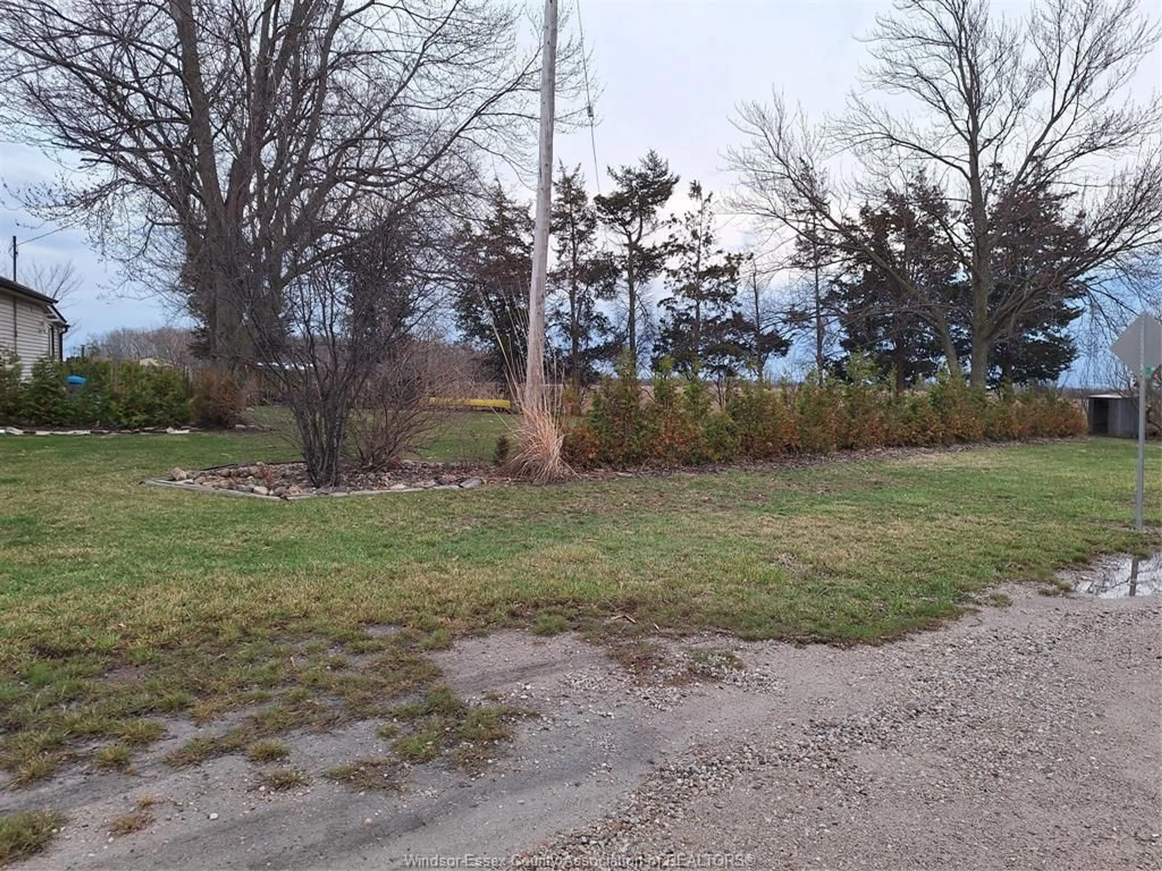 A pic from outside/outdoor area/front of a property/back of a property/a pic from drone, unknown for 5686 WALKER Rd, Oldcastle Ontario N8R 1L0