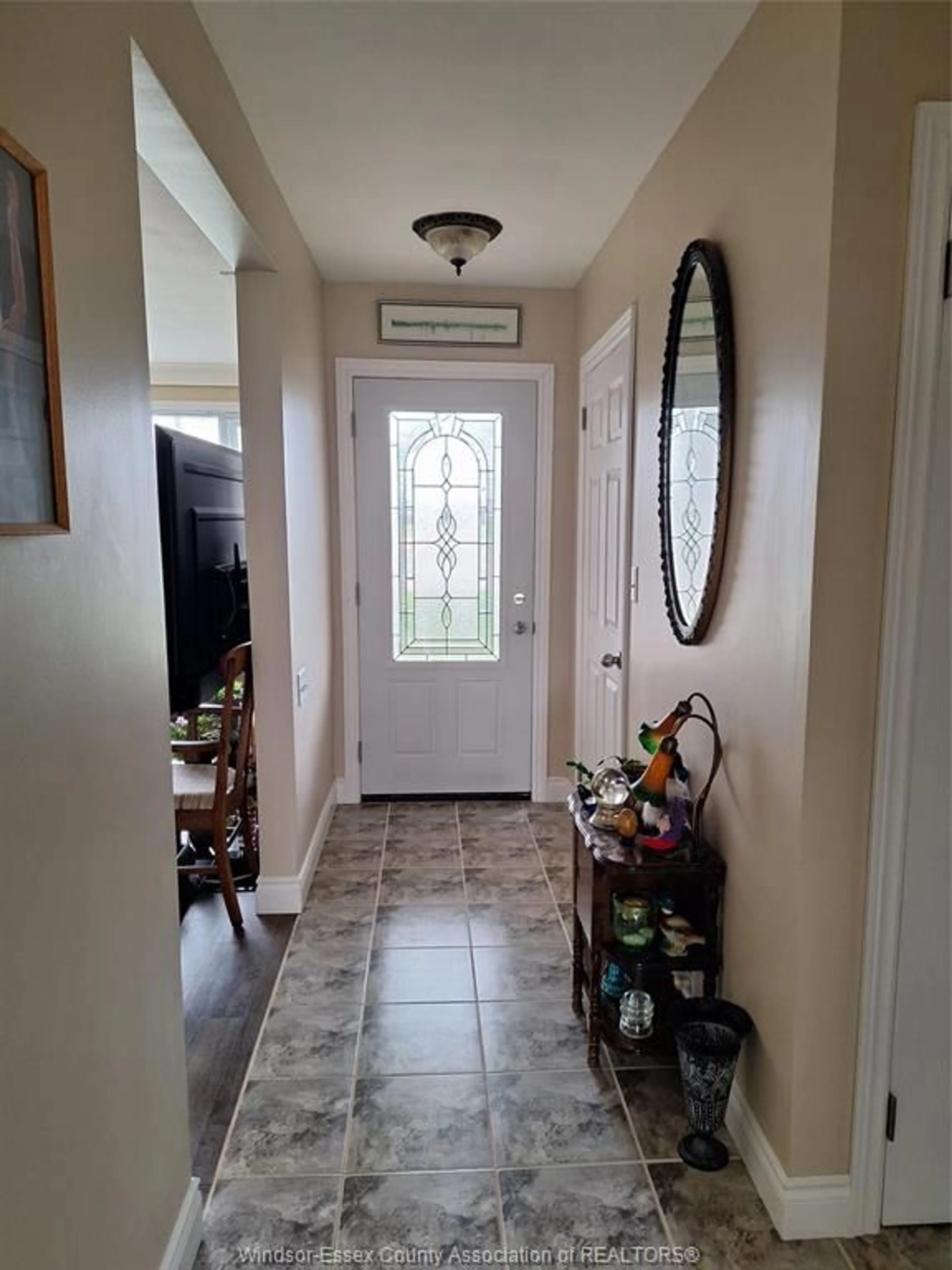 Indoor entryway for 5686 WALKER Rd, Oldcastle Ontario N8R 1L0