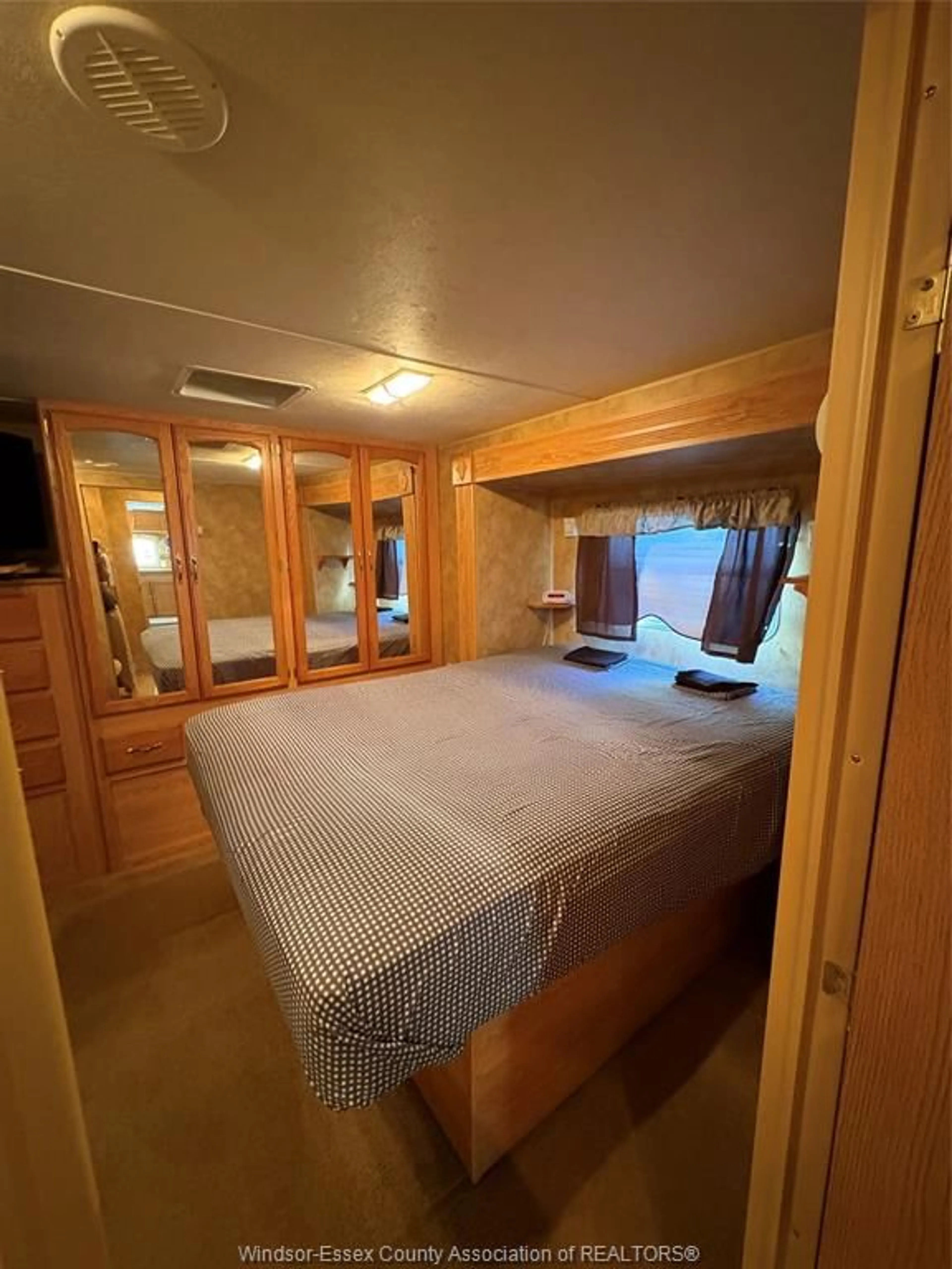 Bedroom with bed, unknown for 510 COUNTY RD 31, Leamington Ontario N0P 2G0