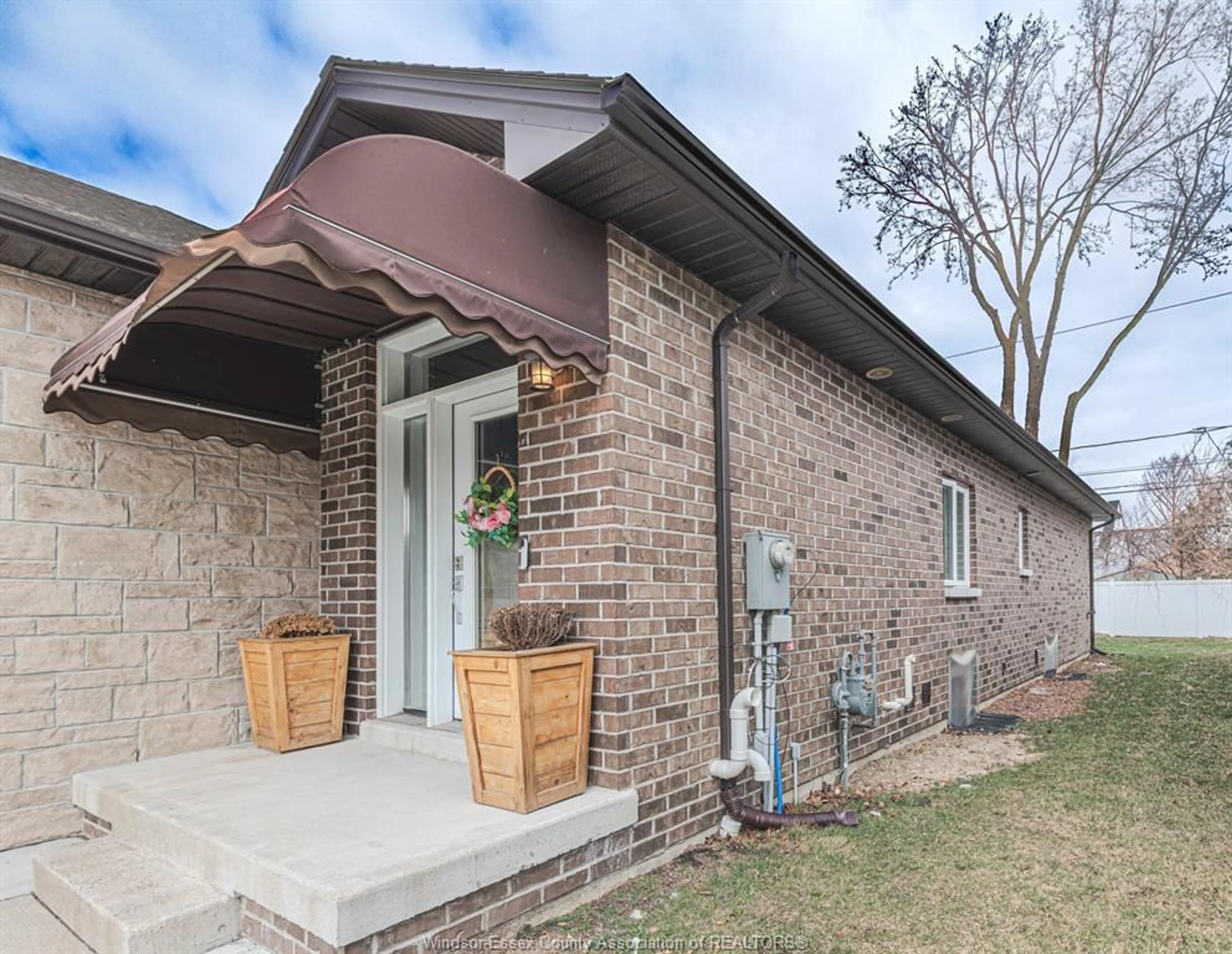 Home with brick exterior material, street for 2554 OLIVE, Windsor Ontario N8T 0B1