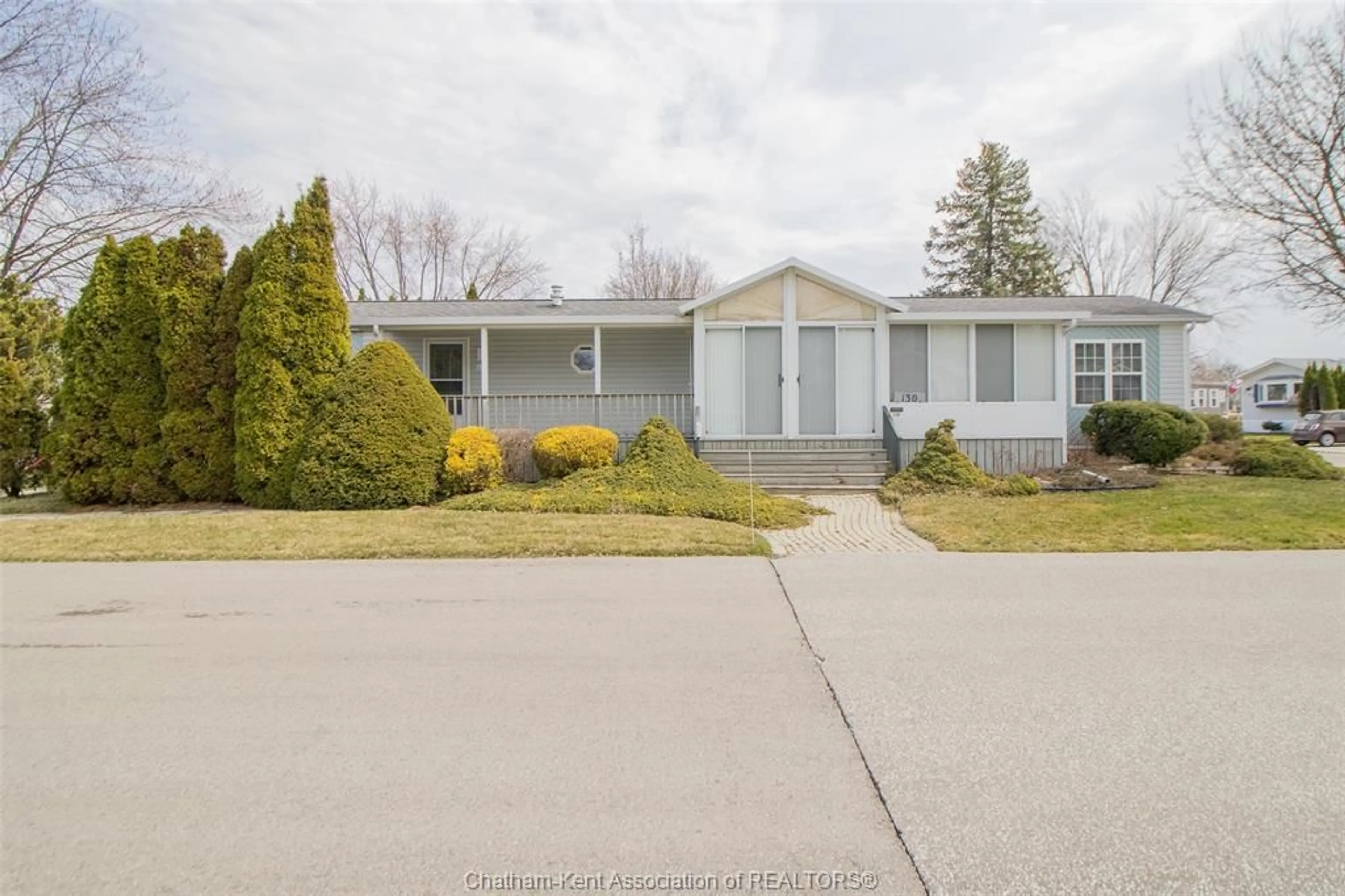 Home with vinyl exterior material, street for 130 Regency Dr, Chatham Ontario N7L 4G1