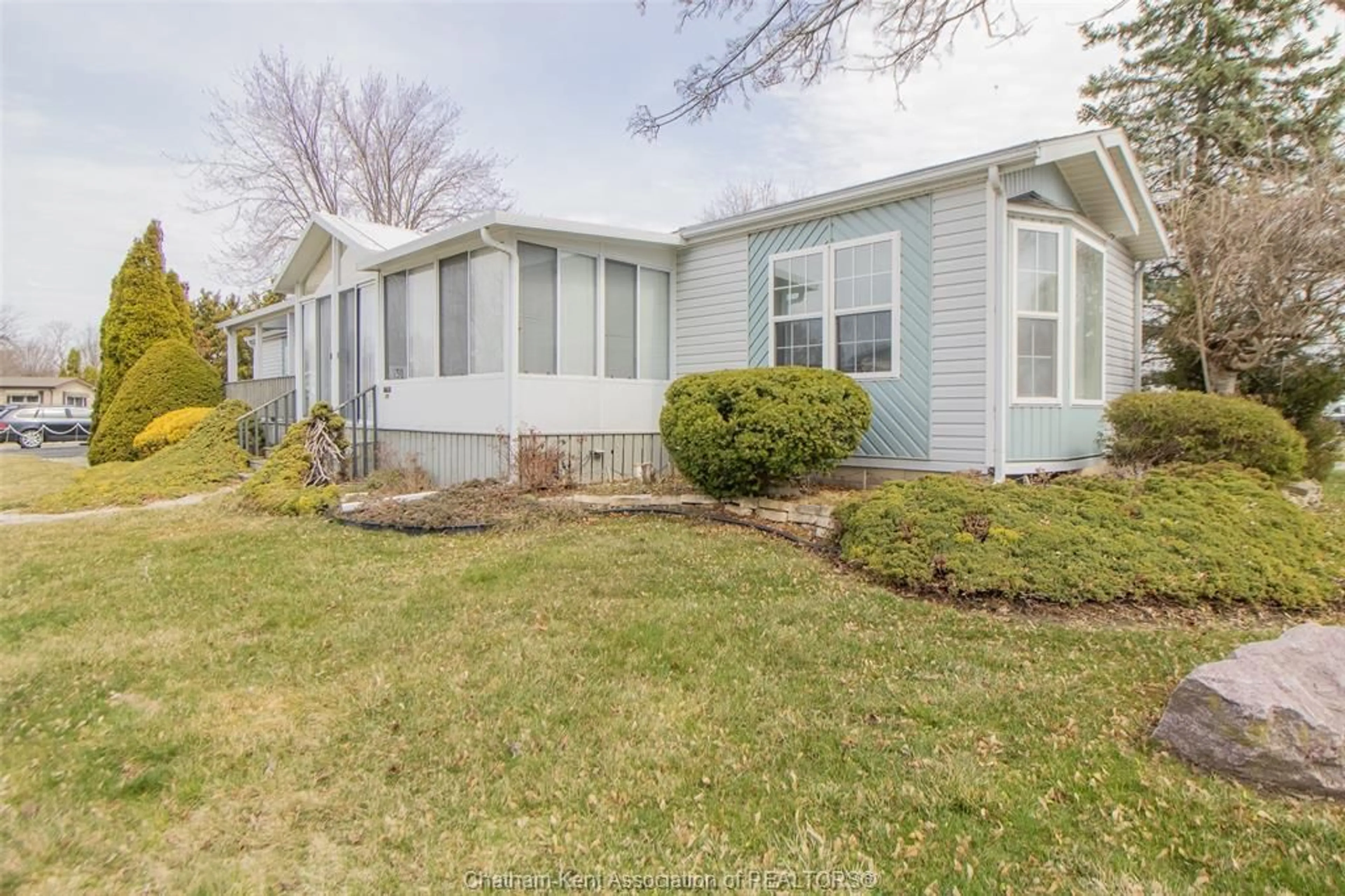 Home with vinyl exterior material, street for 130 Regency Dr, Chatham Ontario N7L 4G1