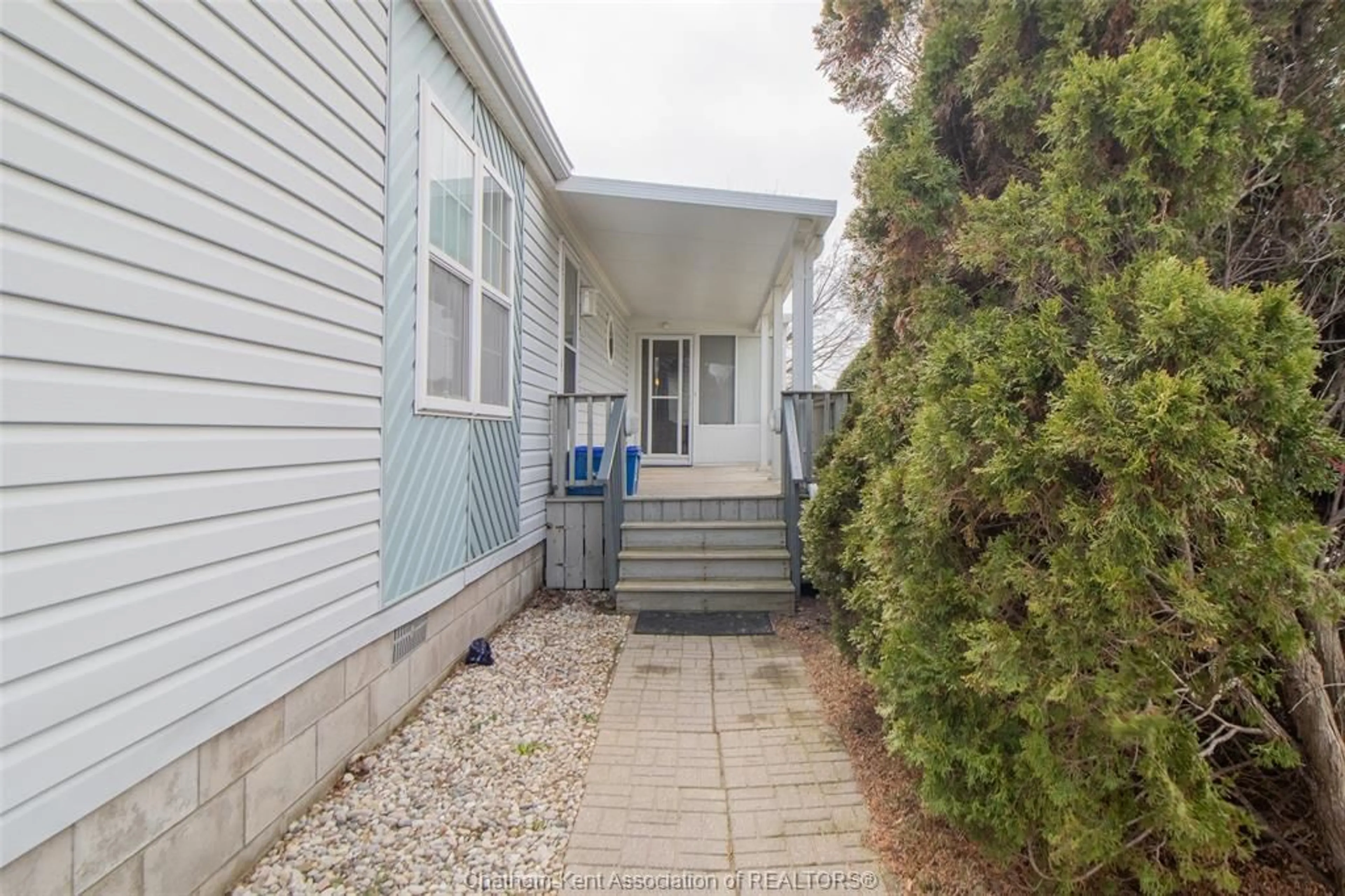Patio, street for 130 Regency Dr, Chatham Ontario N7L 4G1