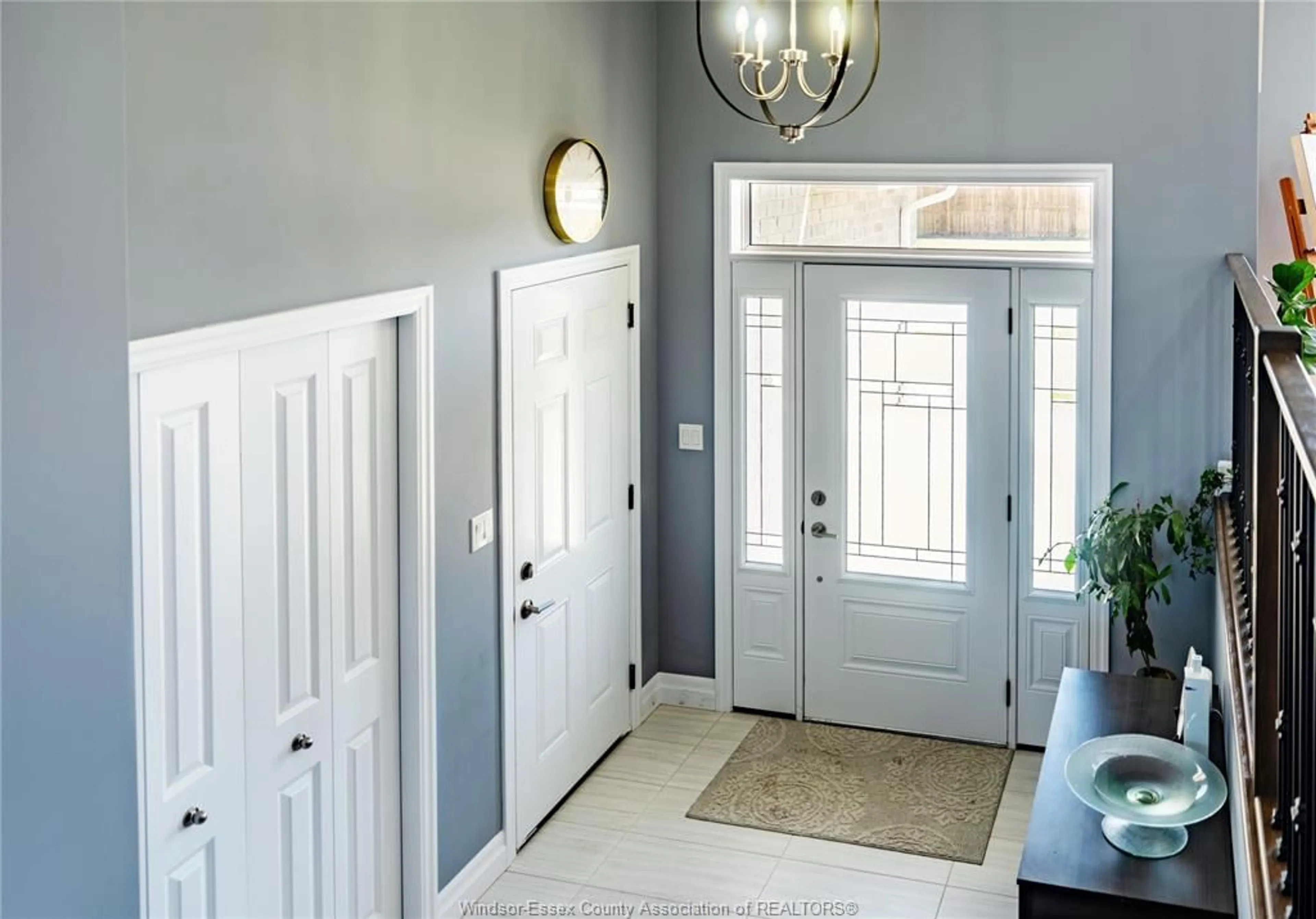 Indoor entryway for 99 Davis St, Amherstburg Ontario N9V 0B9