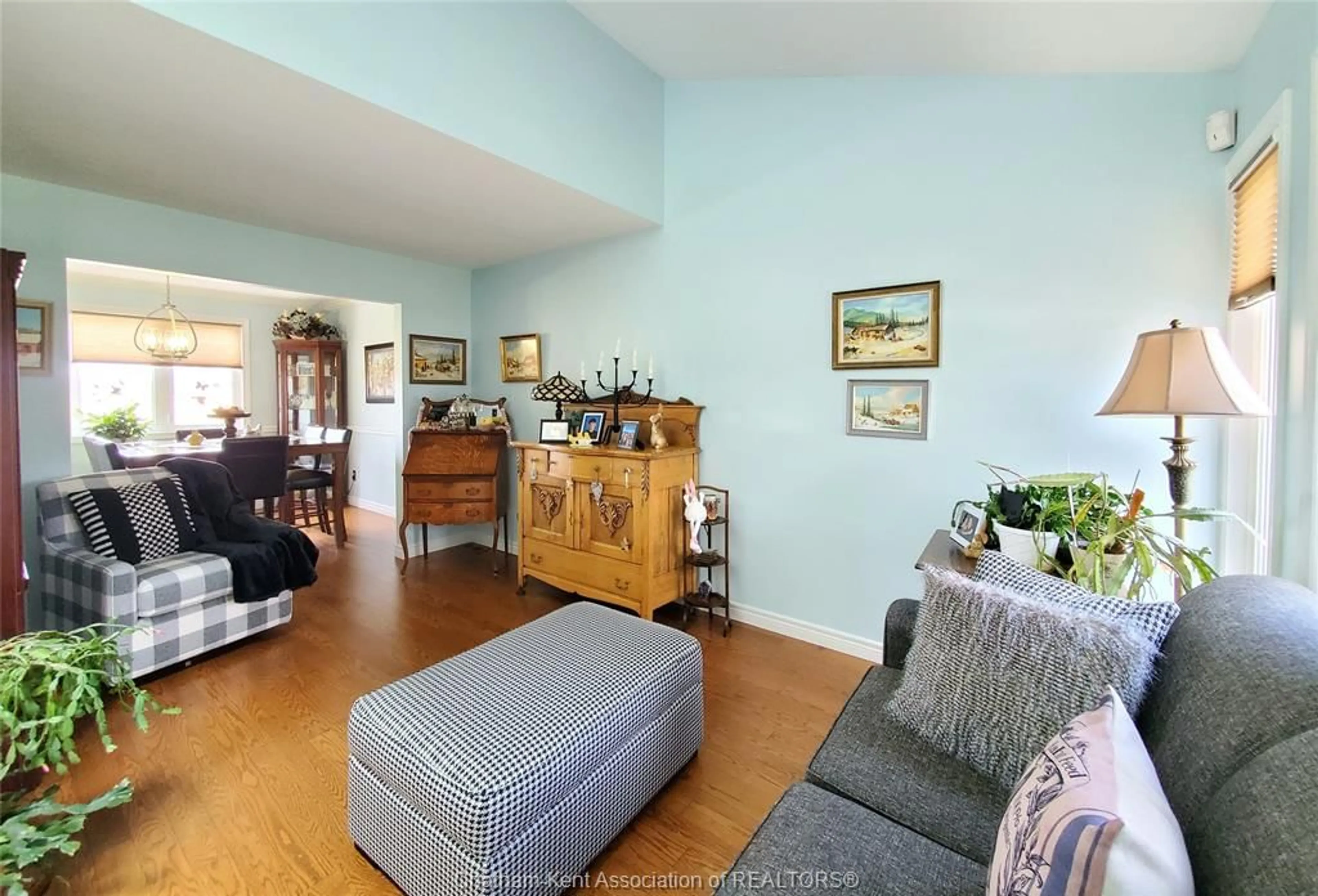 Living room with furniture, unknown for 82 Harvest Cres, Chatham Ontario N7L 5C4