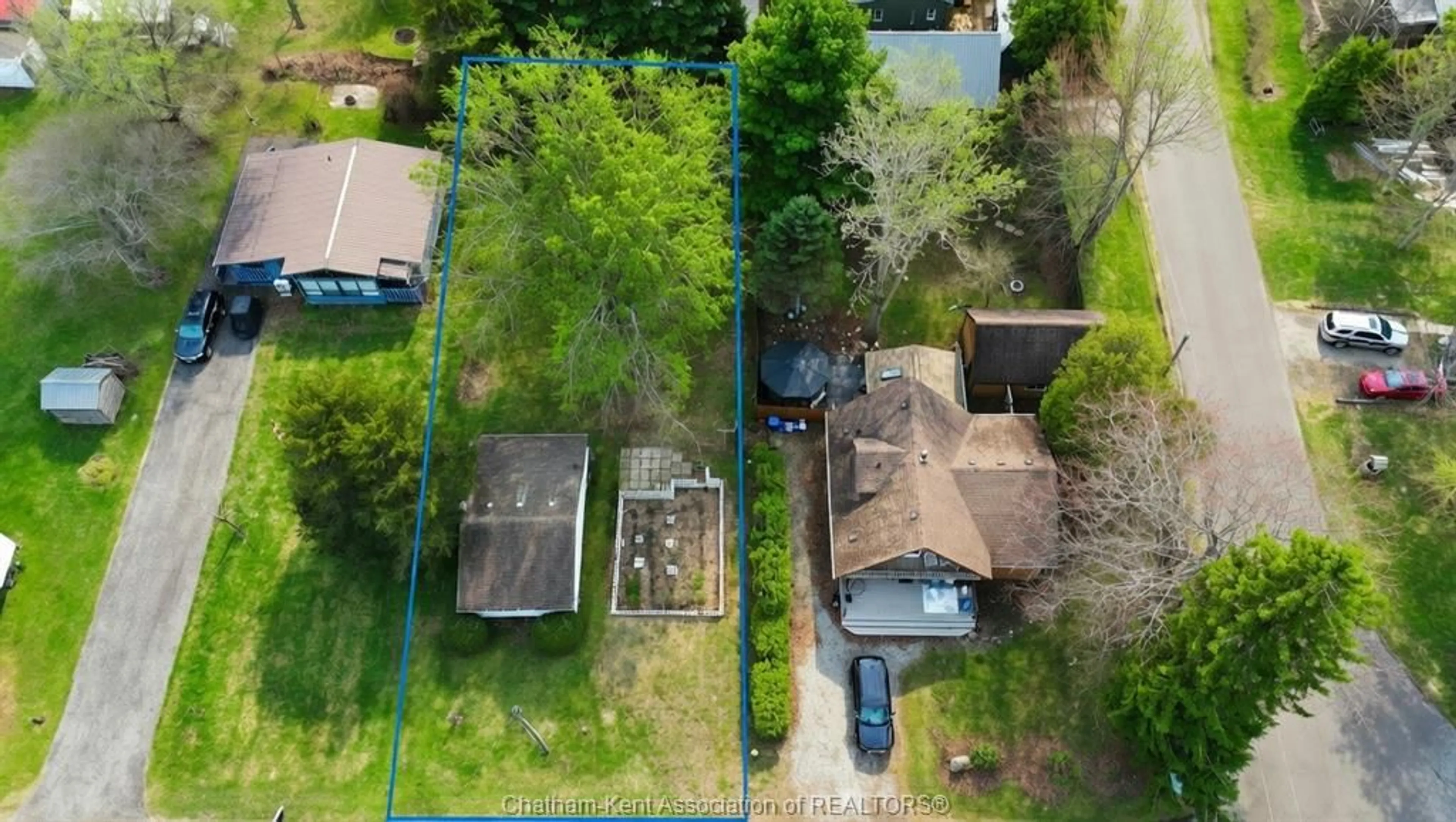 A pic from outside/outdoor area/front of a property/back of a property/a pic from drone, street for 8611 Furnival Rd, Port Glasgow Ontario N0L 2C0