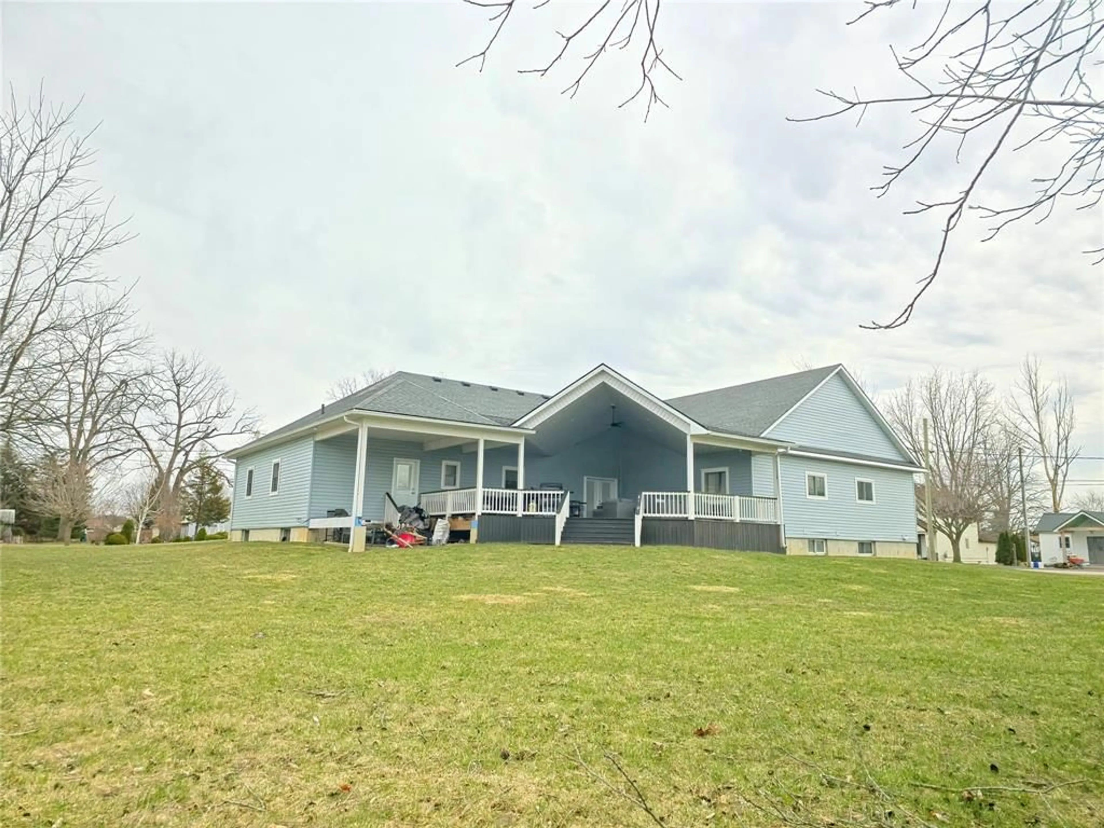 A pic from outside/outdoor area/front of a property/back of a property/a pic from drone, unknown for 3167 Broadway St, Brooke-Alvinston Ontario N0N 1A0