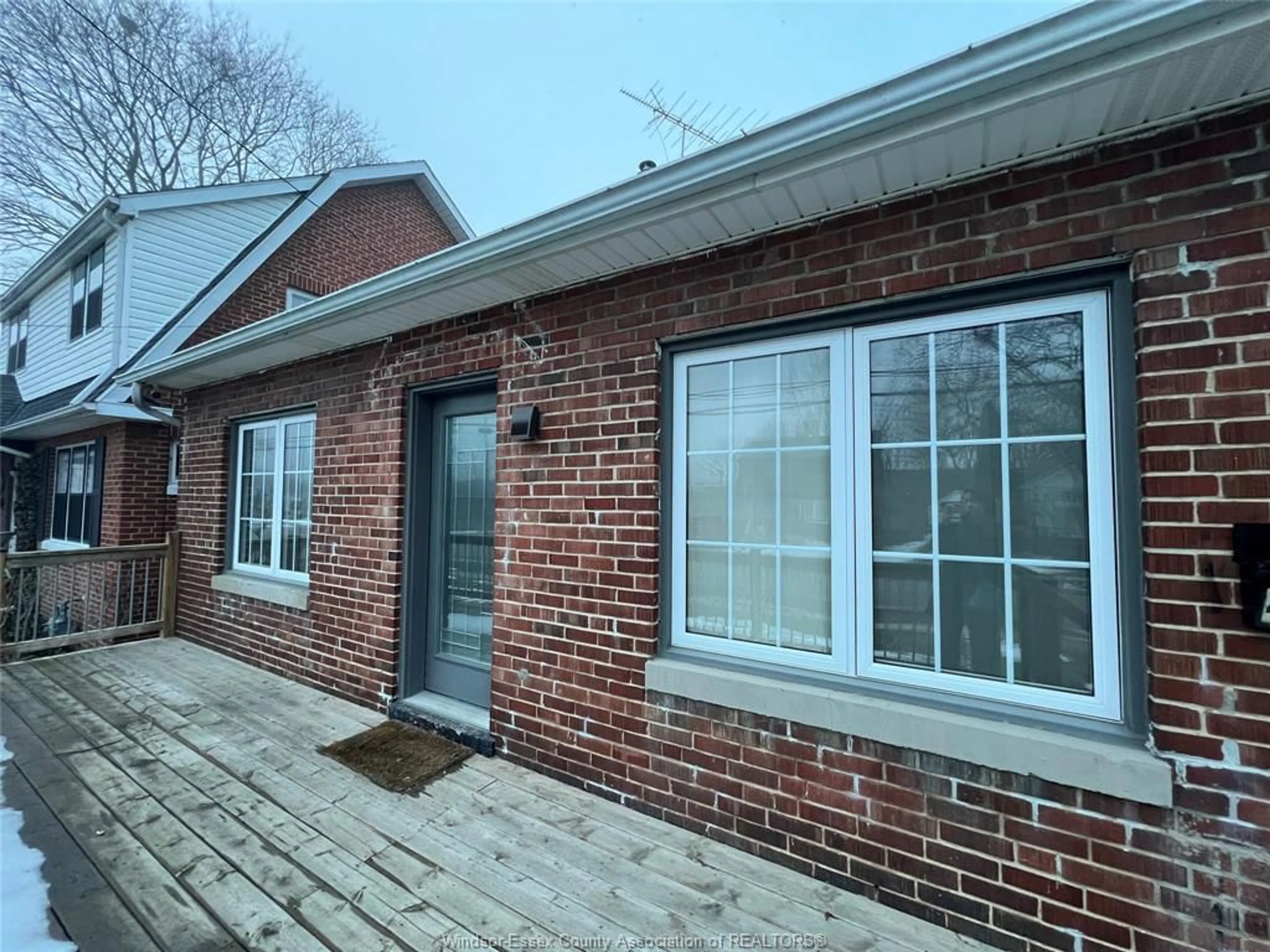 Home with brick exterior material, building for 41 ALEXANDRA AVENUE, Chatham Ontario N7M 1X9
