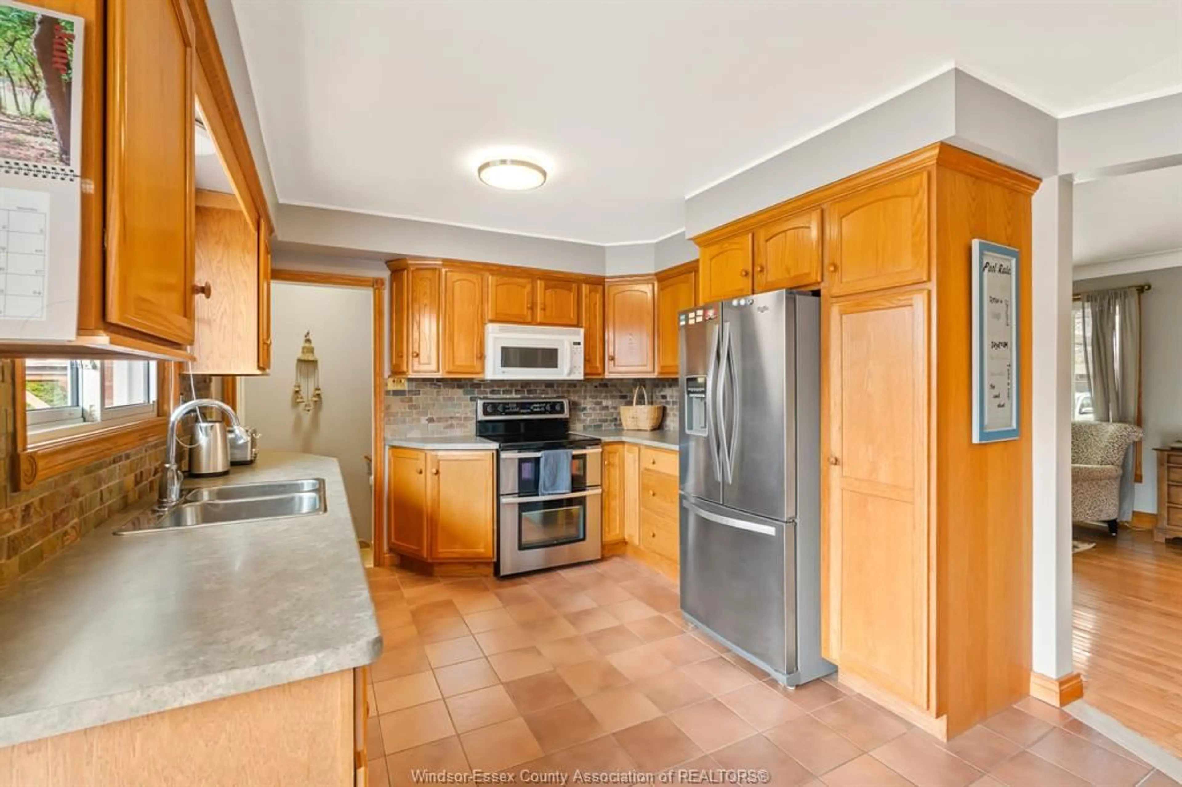 Standard kitchen, ceramic/tile floor for 3055 LAUZON Rd, Windsor Ontario N8T 2Z7