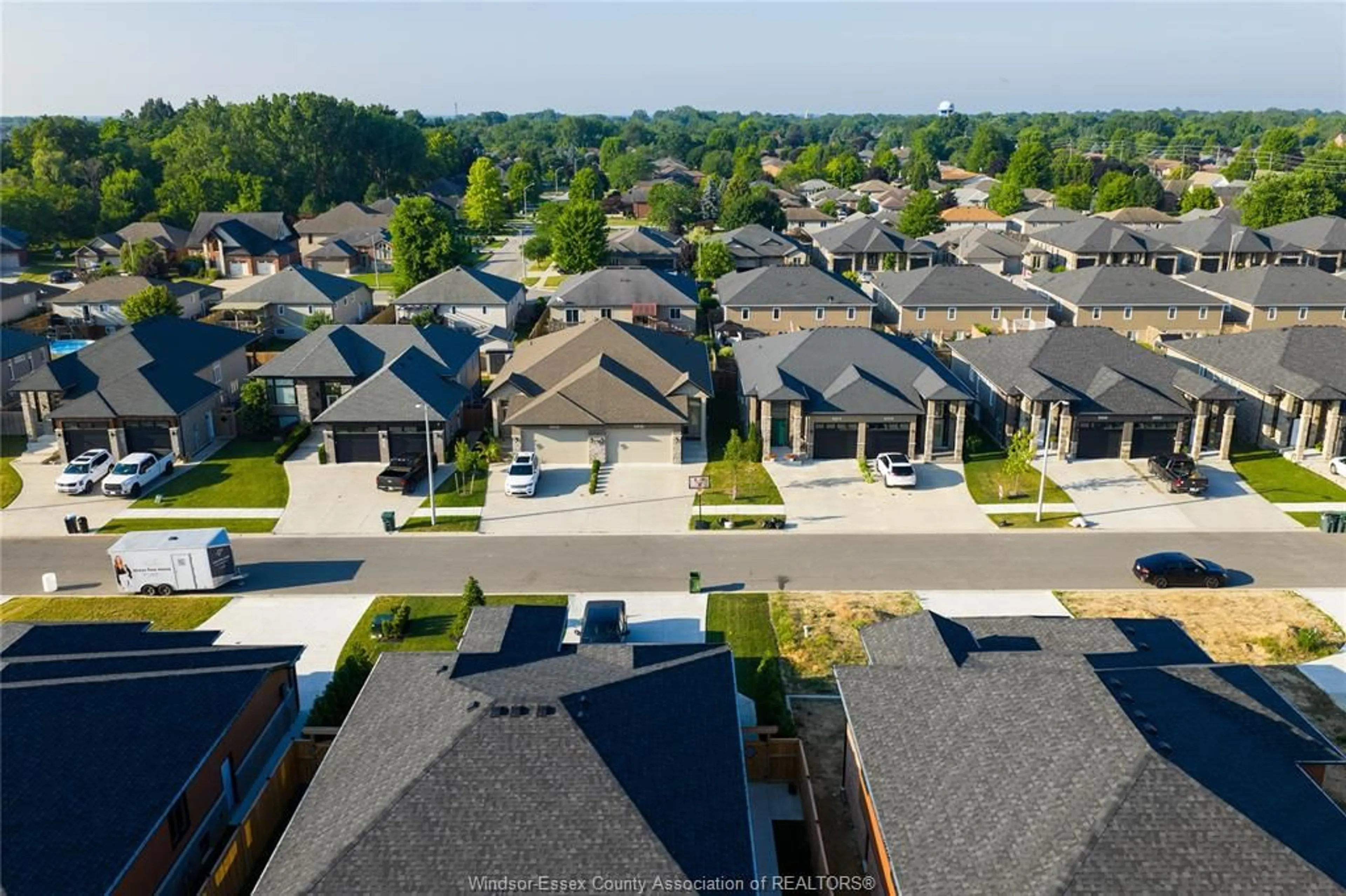 A pic from outside/outdoor area/front of a property/back of a property/a pic from drone, street for 21 WOODLAND St, Kingsville Ontario N9Y 0A9