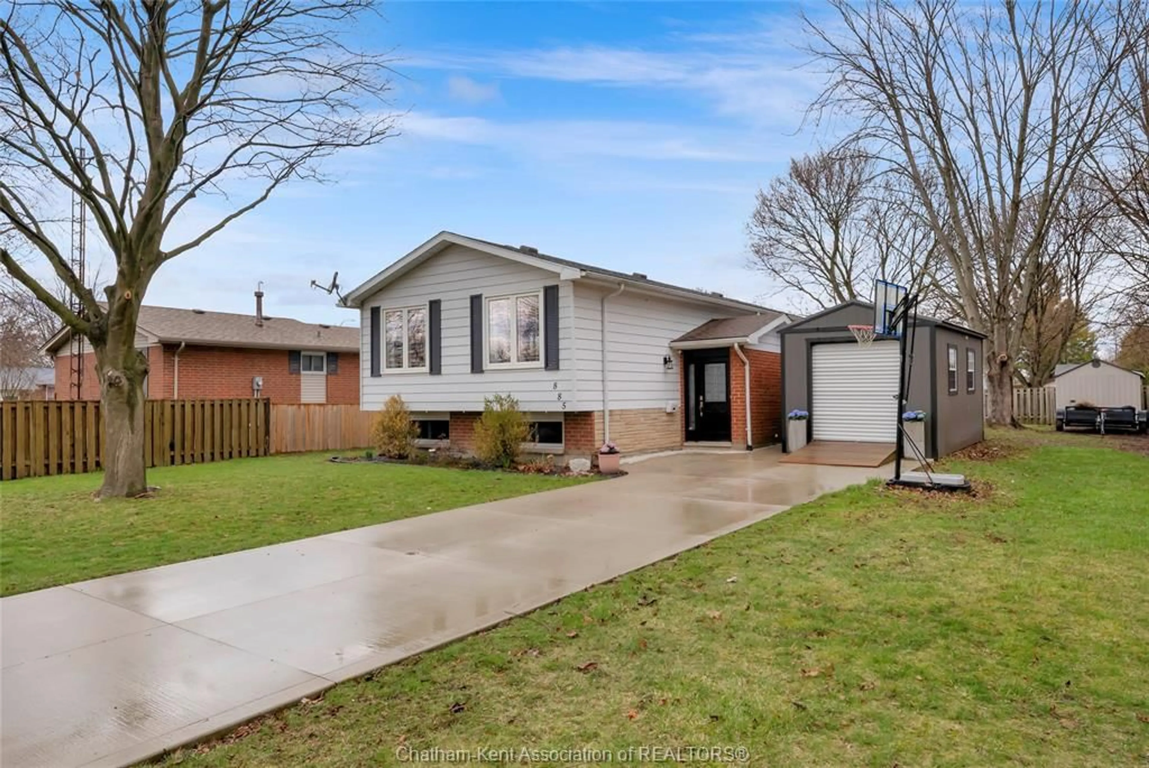 Home with brick exterior material, street for 885 Hilda Ave, Wallaceburg Ontario N8A 4T3