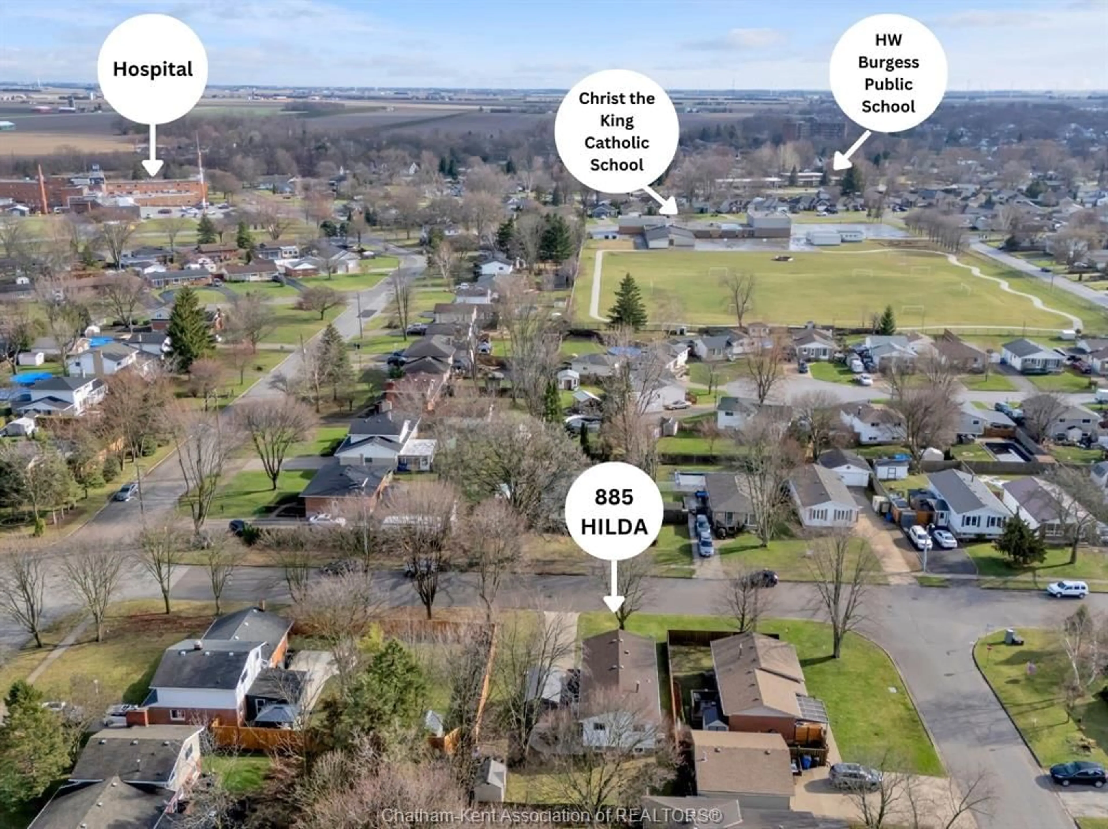 A pic from outside/outdoor area/front of a property/back of a property/a pic from drone, street for 885 Hilda Ave, Wallaceburg Ontario N8A 4T3