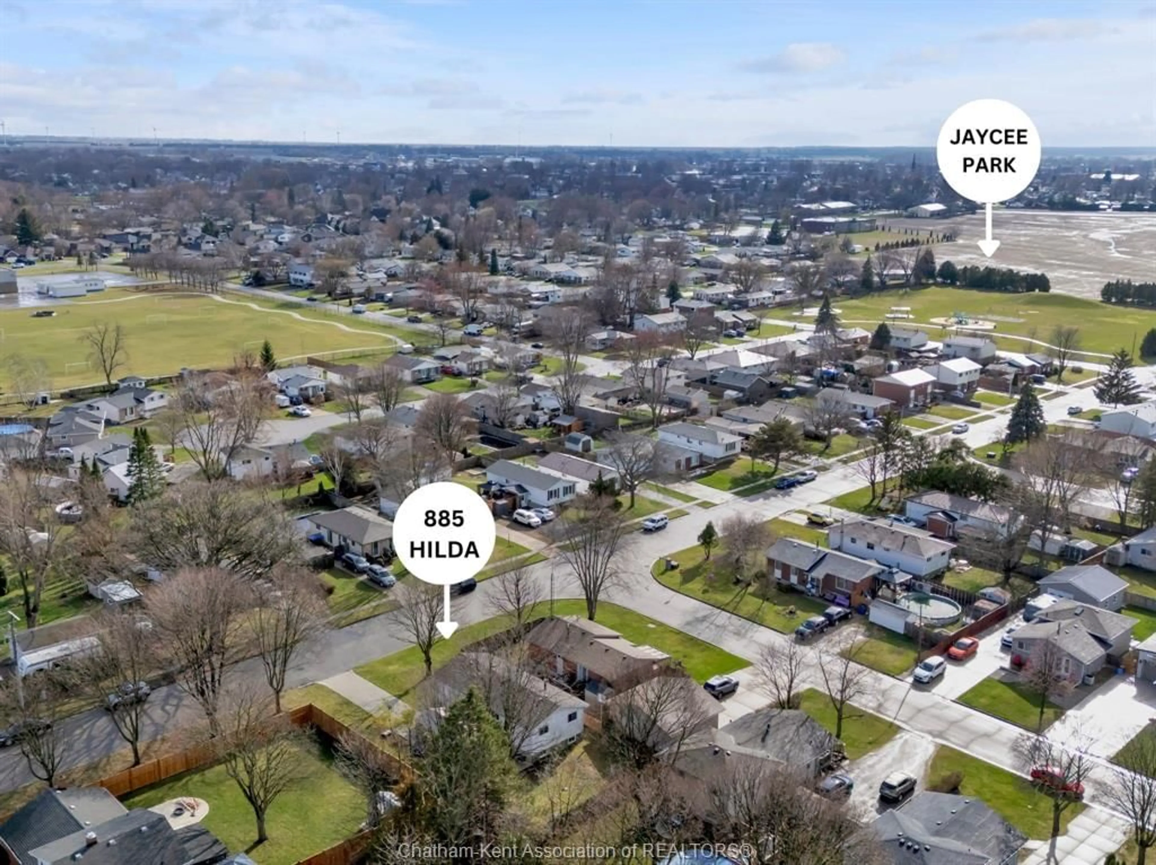 A pic from outside/outdoor area/front of a property/back of a property/a pic from drone, street for 885 Hilda Ave, Wallaceburg Ontario N8A 4T3