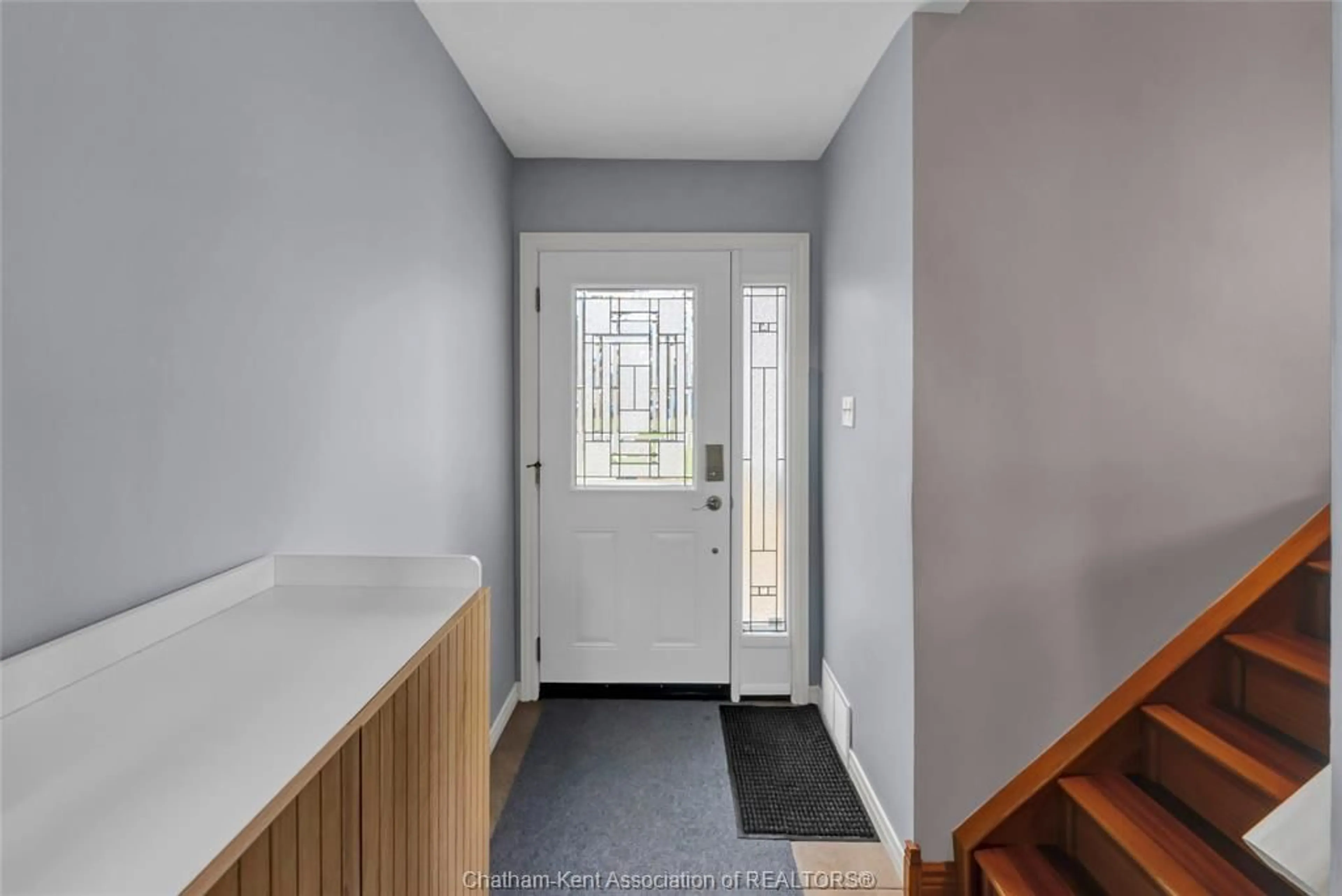 Indoor entryway for 885 Hilda Ave, Wallaceburg Ontario N8A 4T3