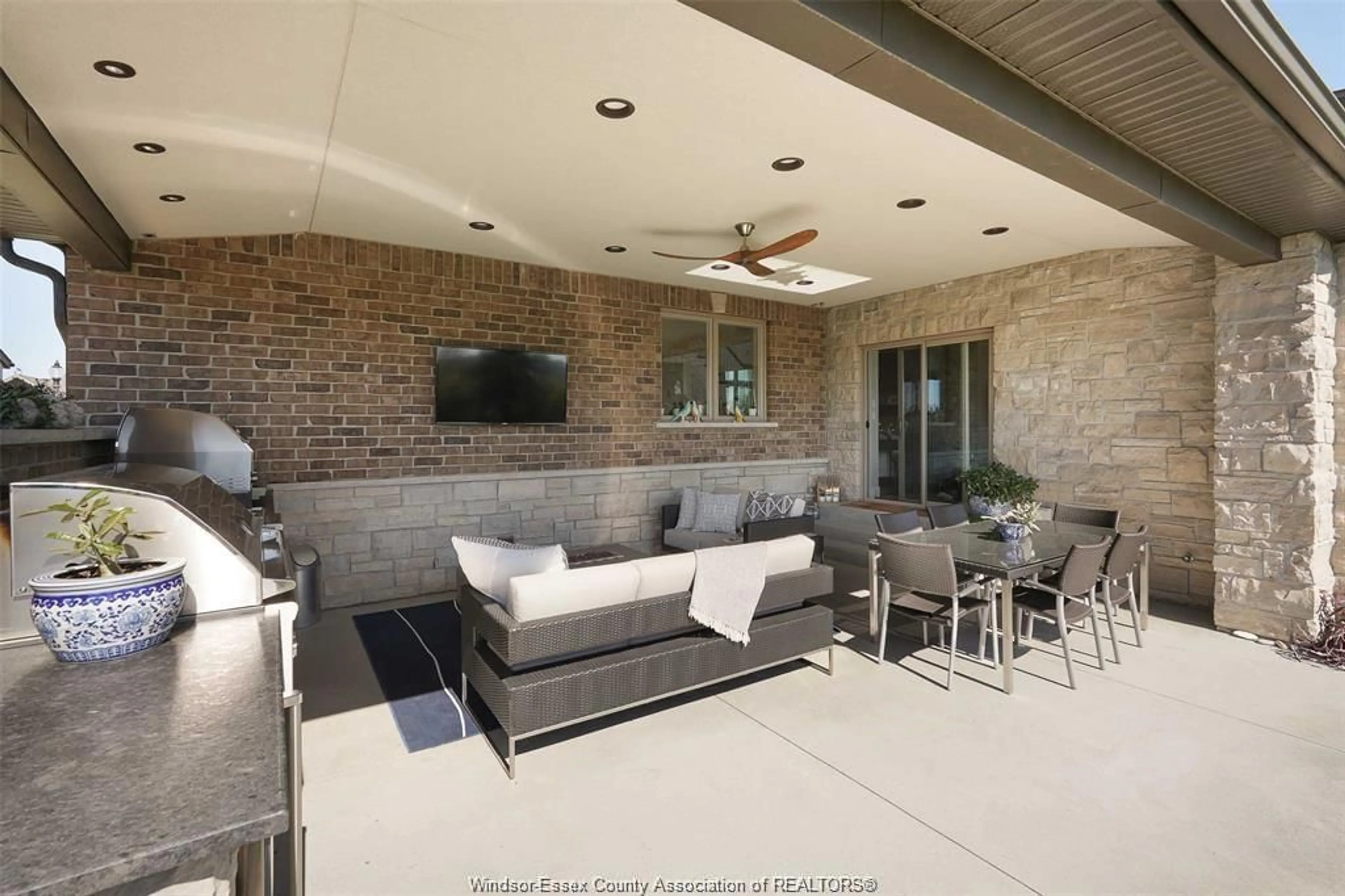 Patio, street for 4076 ST. FRANCIS, LaSalle Ontario N9H 1W7