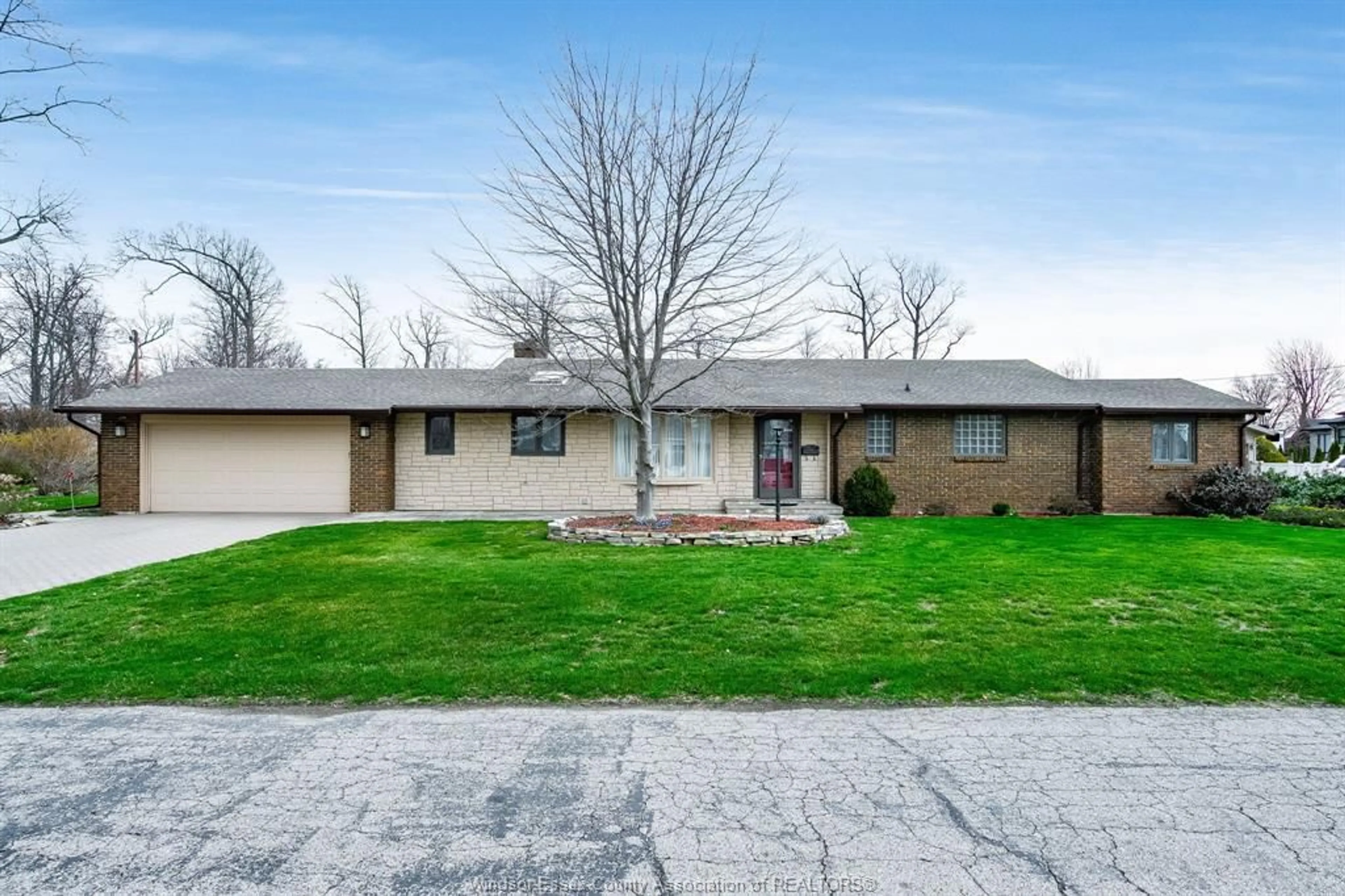 Unknown for 10 Oakwoods Dr, Leamington Ontario N8H 4B1