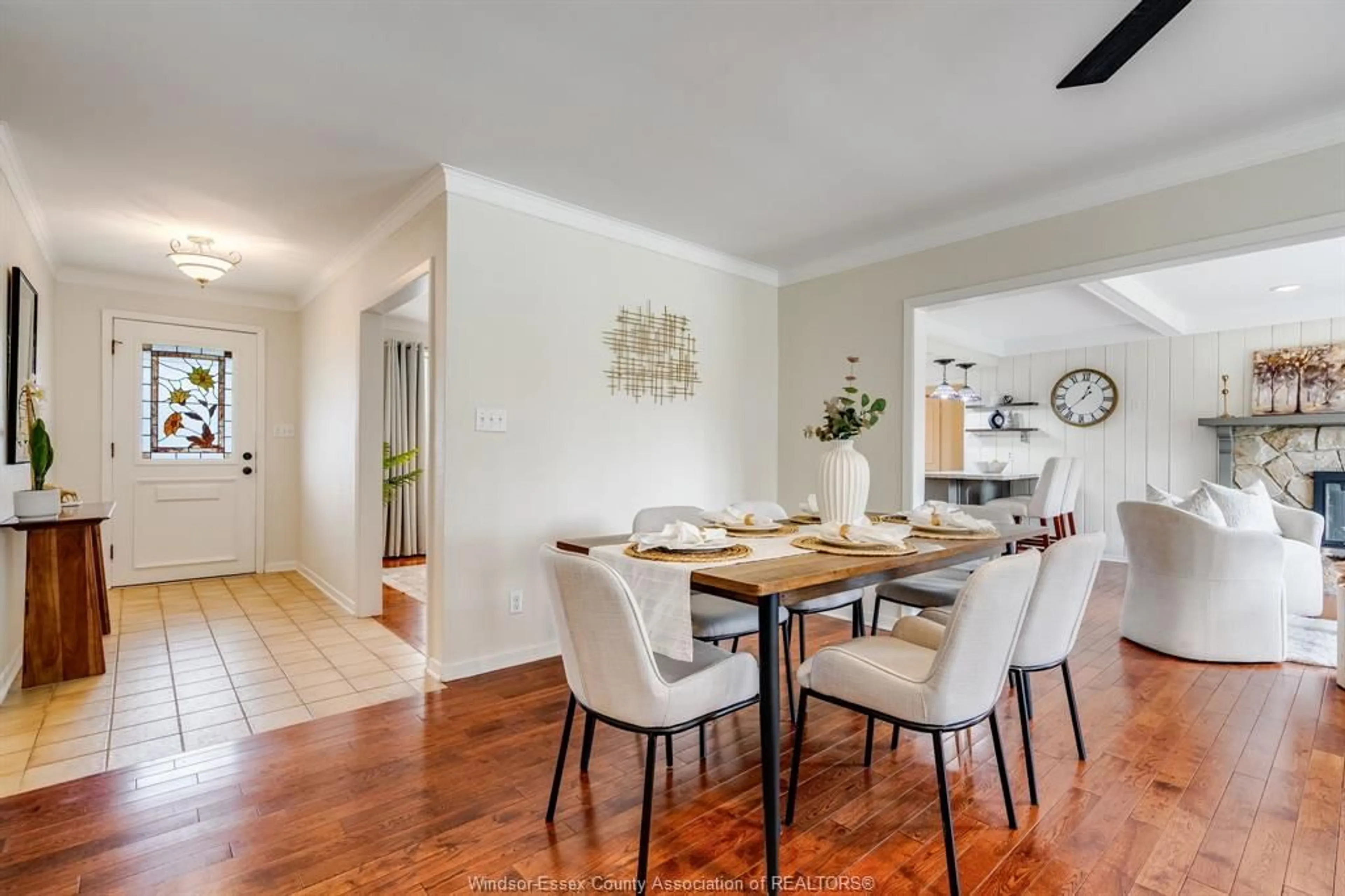Dining room, wood/laminate floor for 10 Oakwoods Dr, Leamington Ontario N8H 4B1