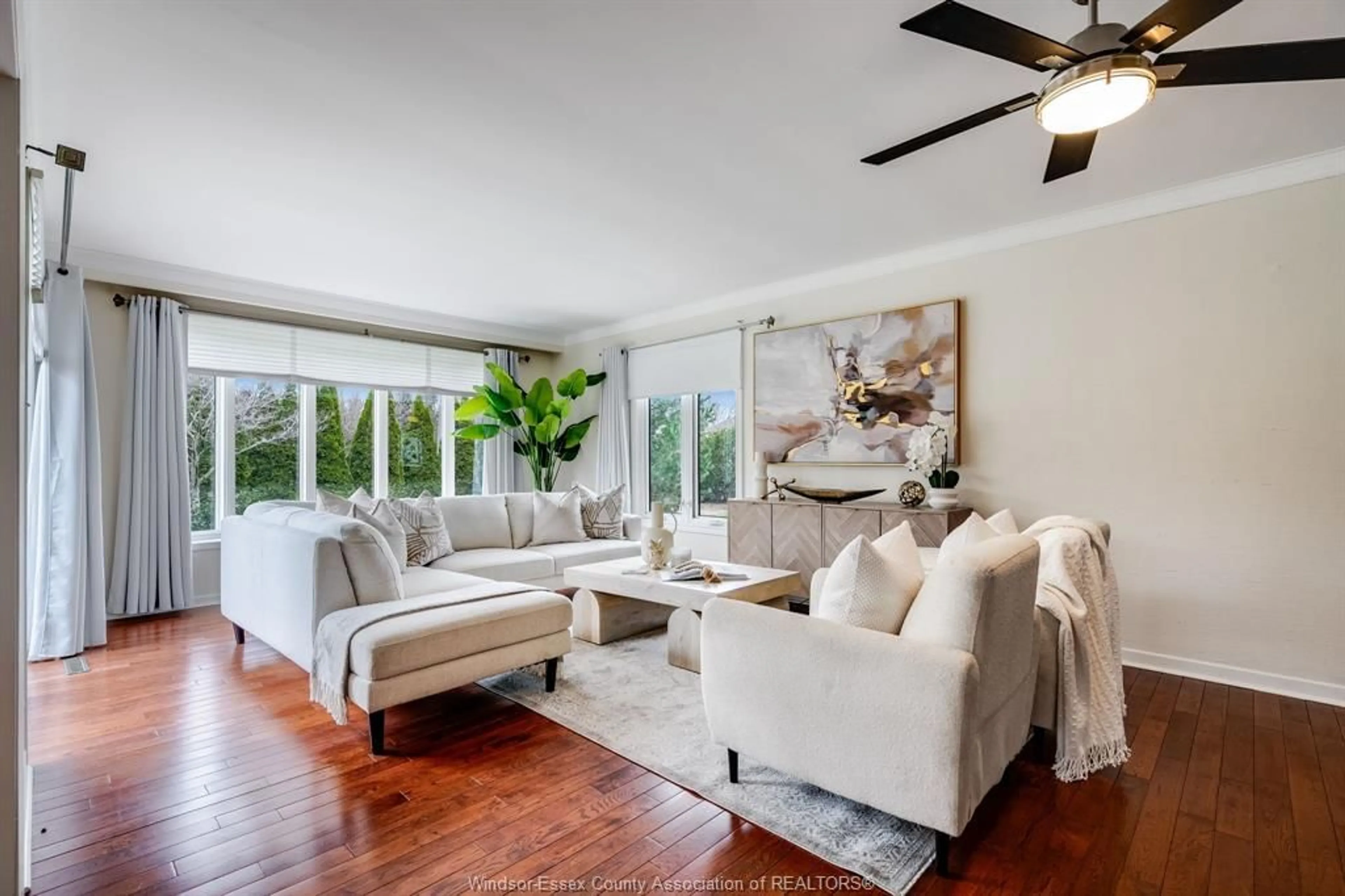 Living room with furniture, unknown for 10 Oakwoods Dr, Leamington Ontario N8H 4B1