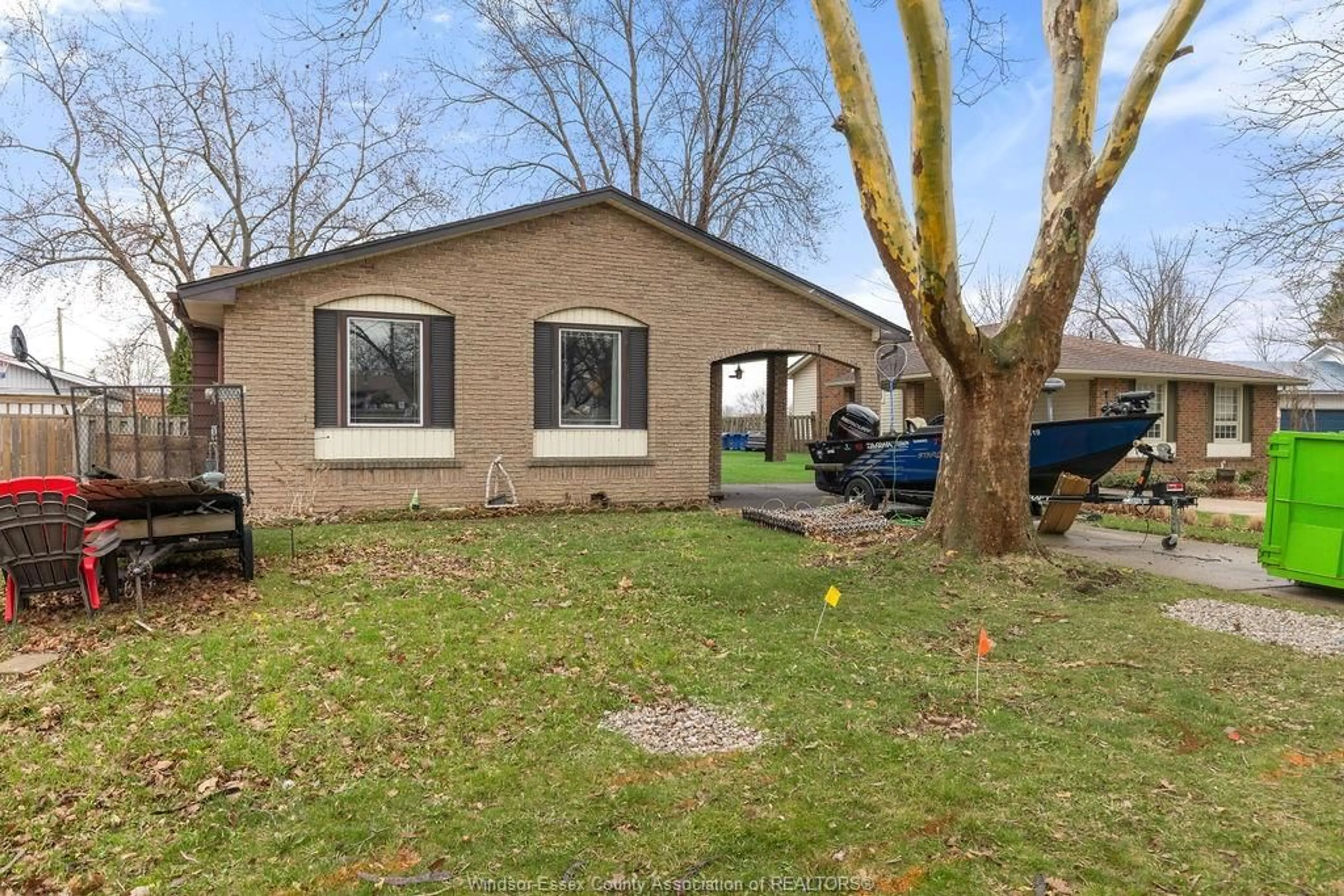 Unknown for 3121 REGIS, Windsor Ontario N8R 1T7