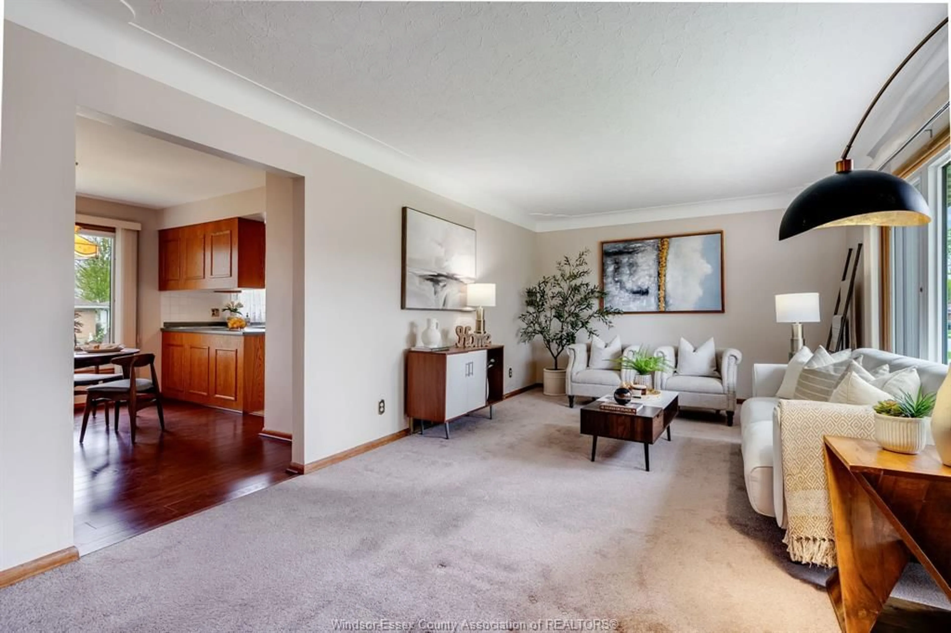 Living room with furniture, carpet floor for 37 Pearl St, Leamington Ontario N8H 1J5
