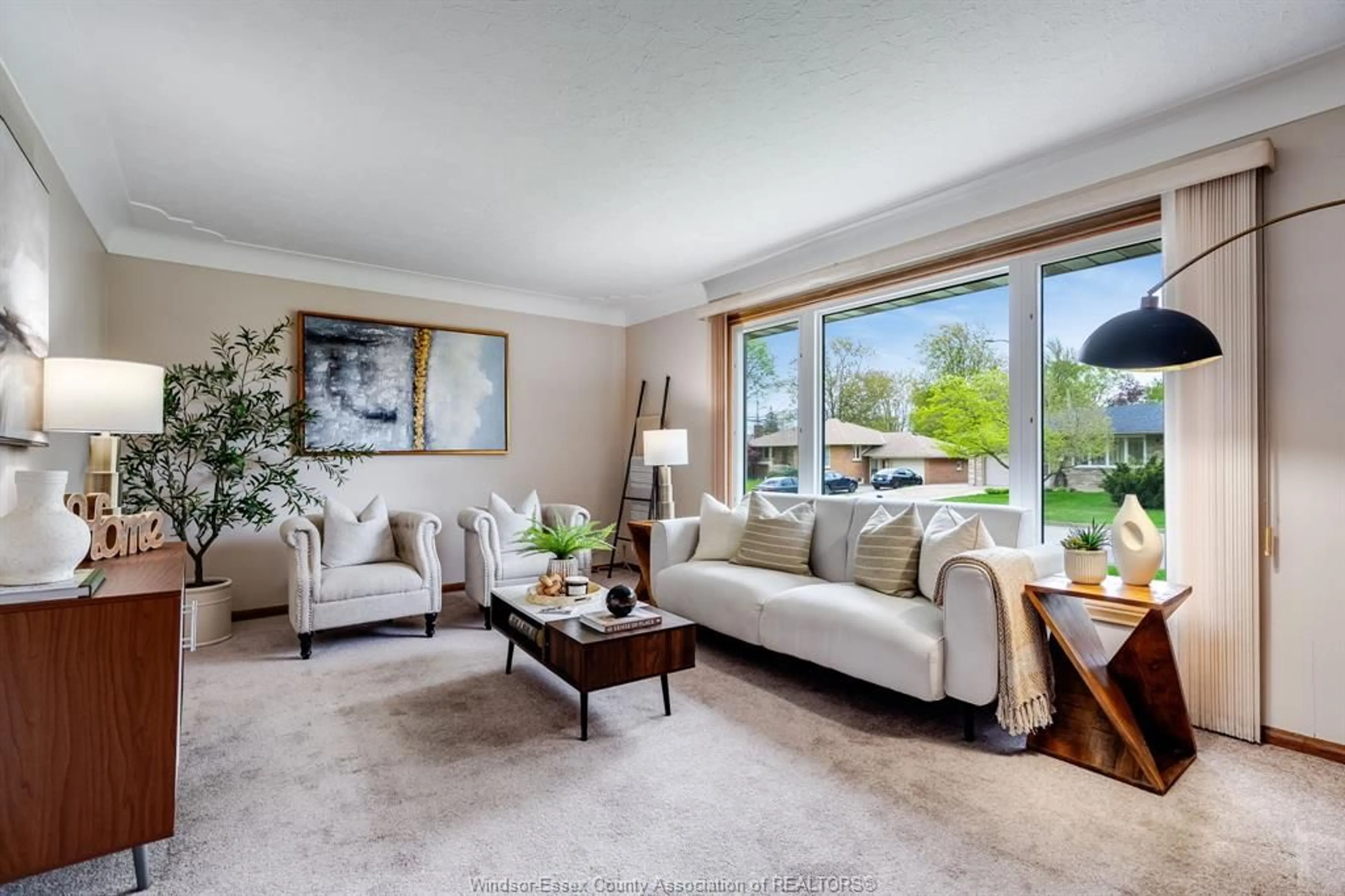 Living room with furniture, unknown for 37 Pearl St, Leamington Ontario N8H 1J5