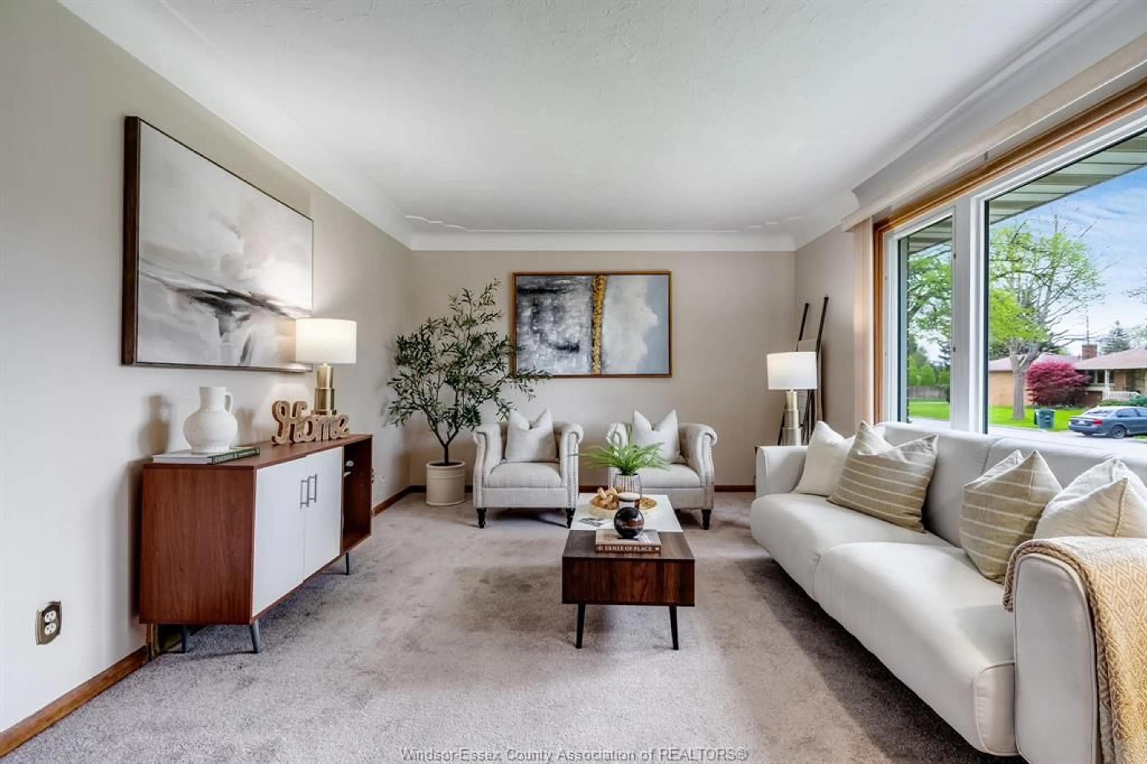 Living room with furniture, unknown for 37 Pearl St, Leamington Ontario N8H 1J5