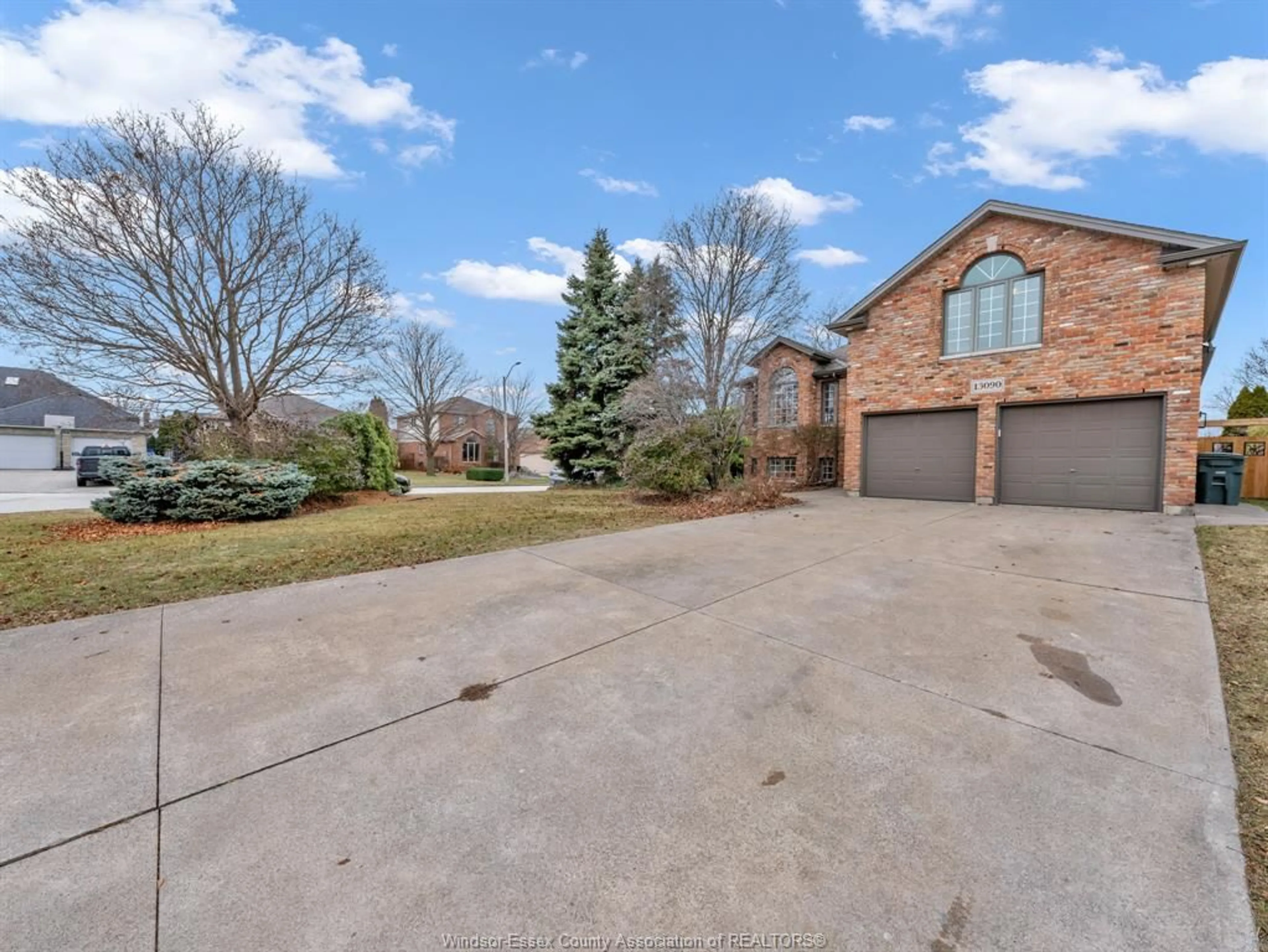A pic from outside/outdoor area/front of a property/back of a property/a pic from drone, street for 13090 PARKLAND Cres, Tecumseh Ontario N8N 4V6