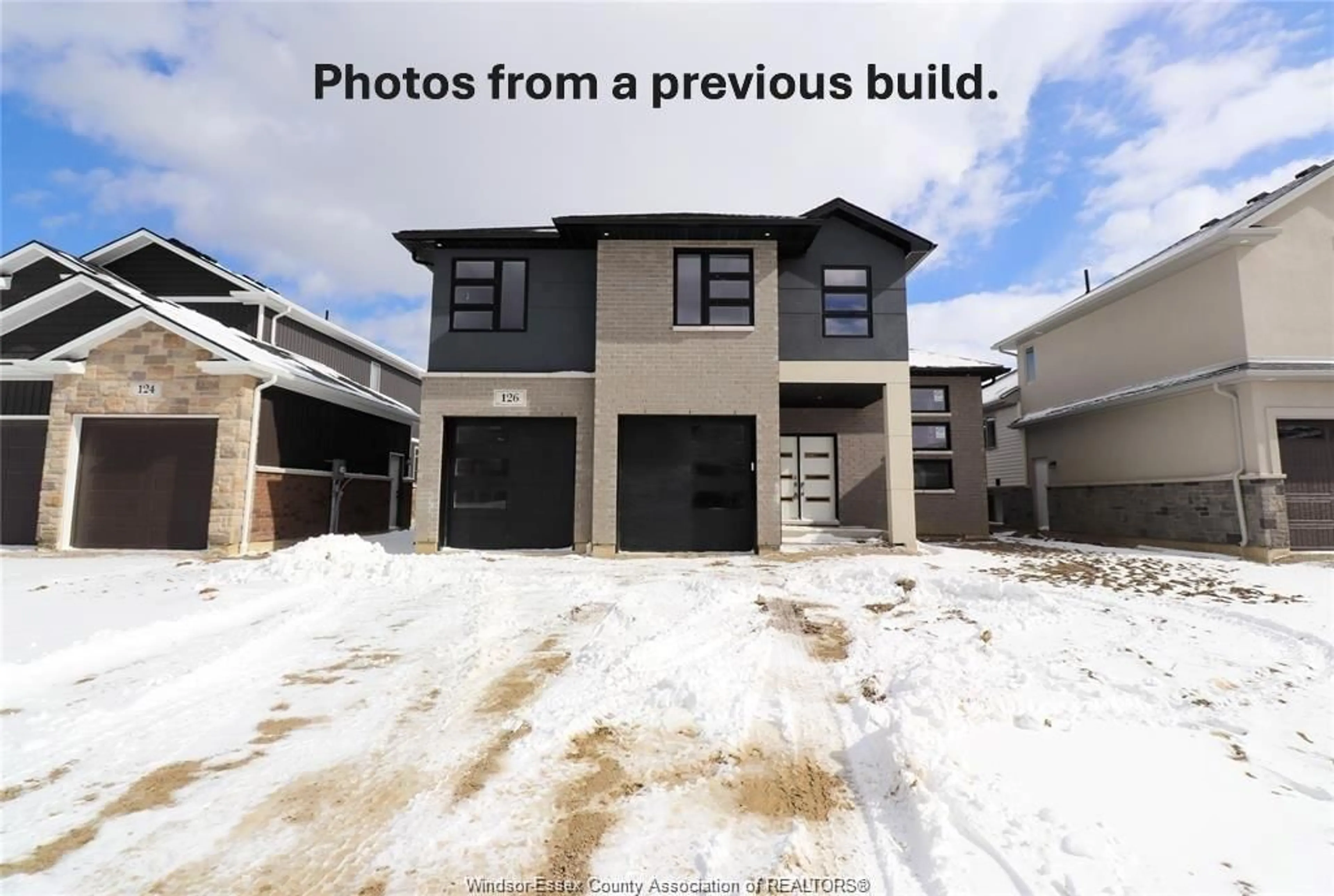 A pic from outside/outdoor area/front of a property/back of a property/a pic from drone, building for 83 BLOOMINGTON, Chatham Ontario N7L 0H3
